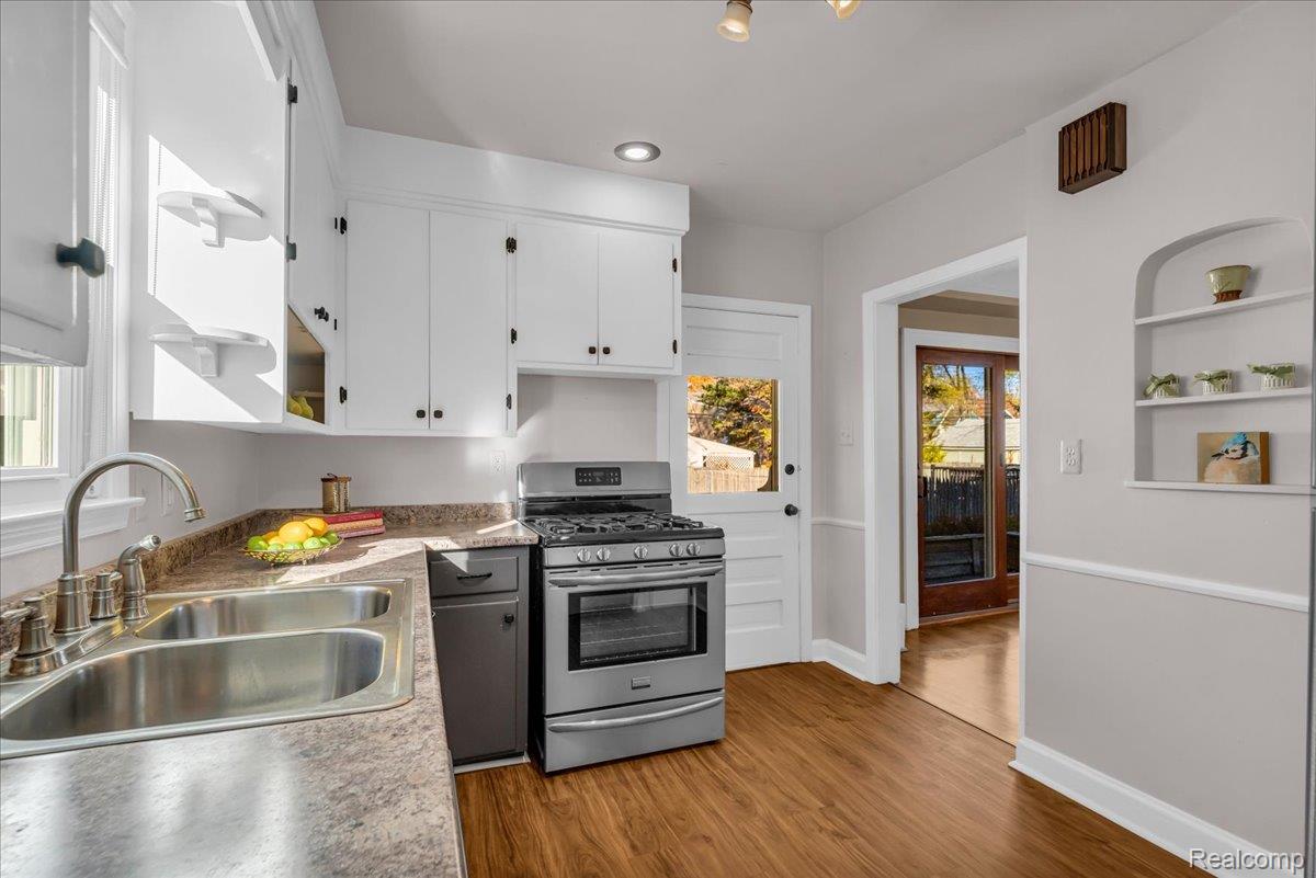 724 W Cambourne Street