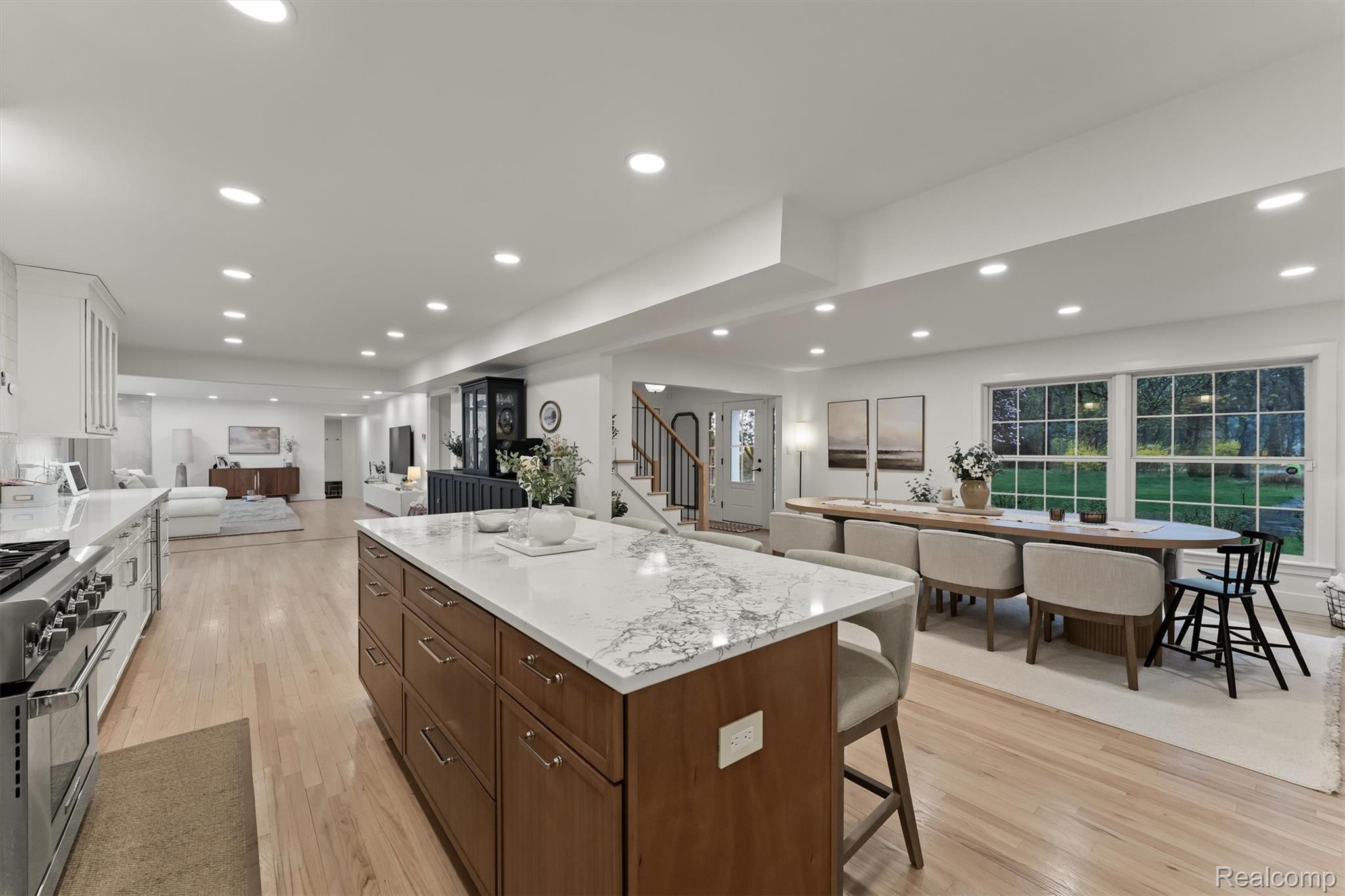 1935 HILLWOOD Drive