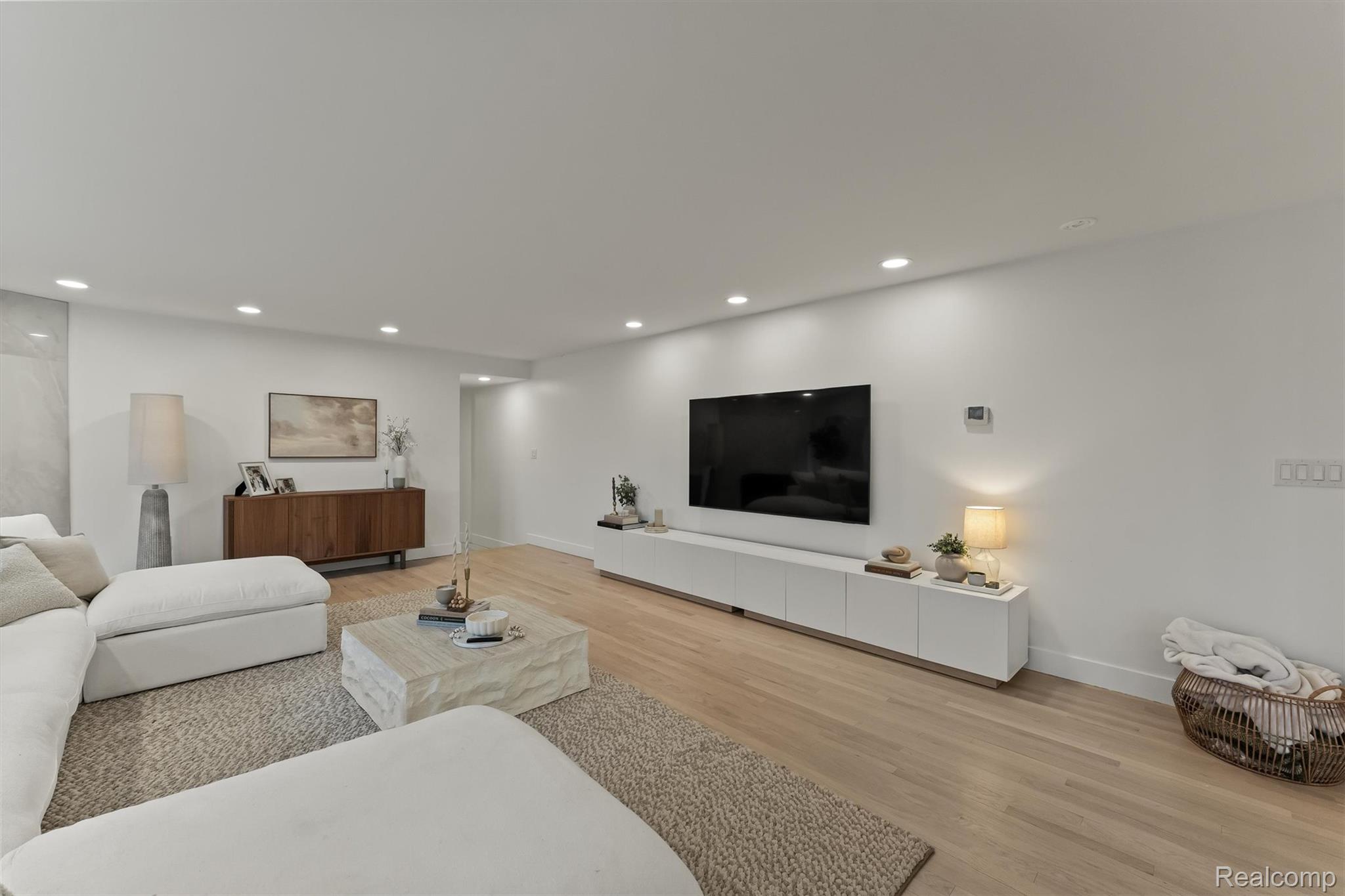 1935 HILLWOOD Drive