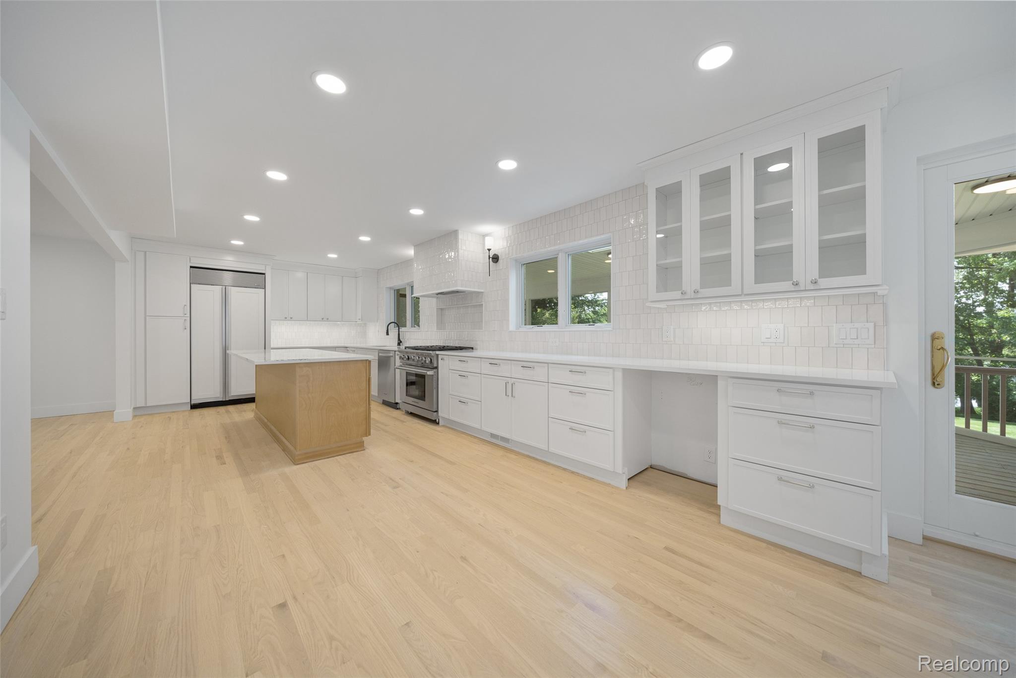 1935 HILLWOOD Drive