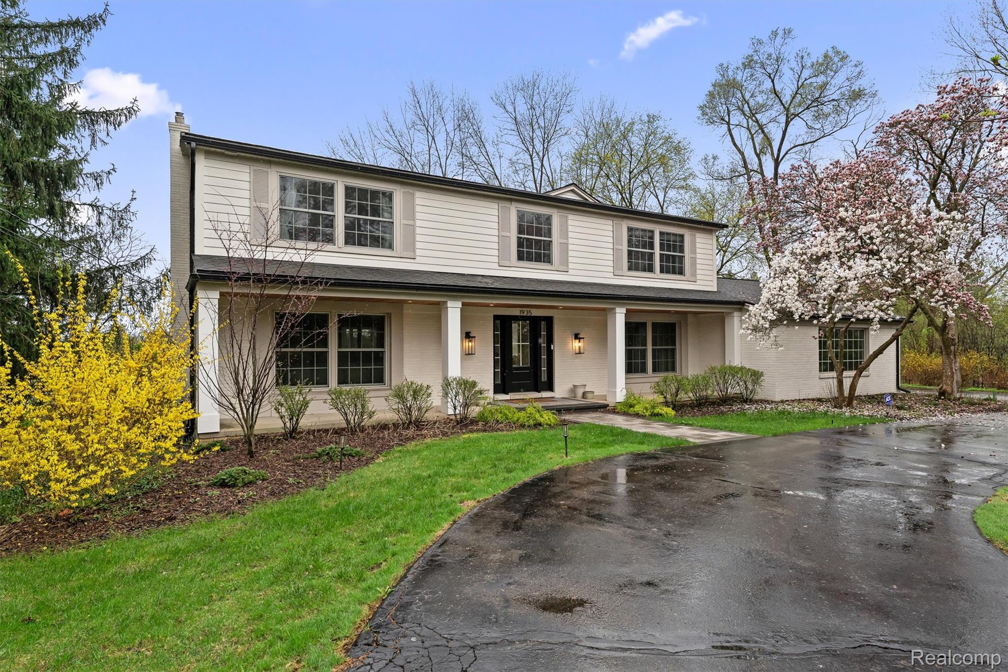 1935 HILLWOOD Drive