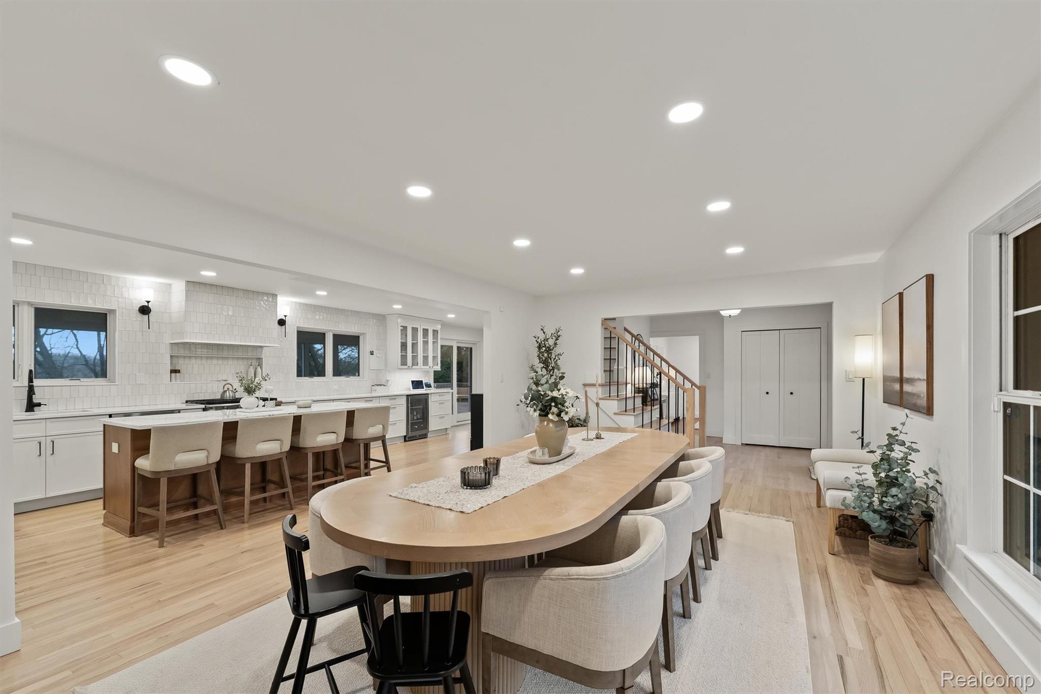 1935 HILLWOOD Drive