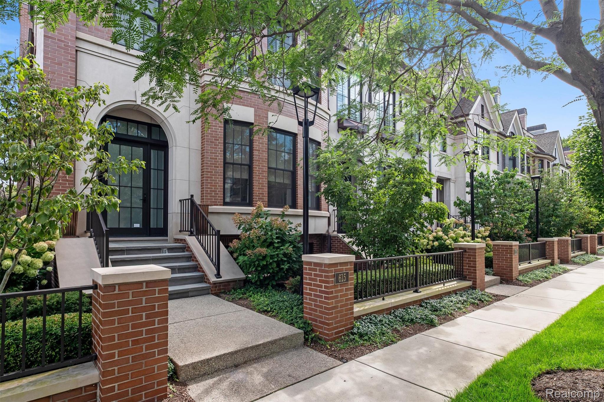 615 W Brown Street