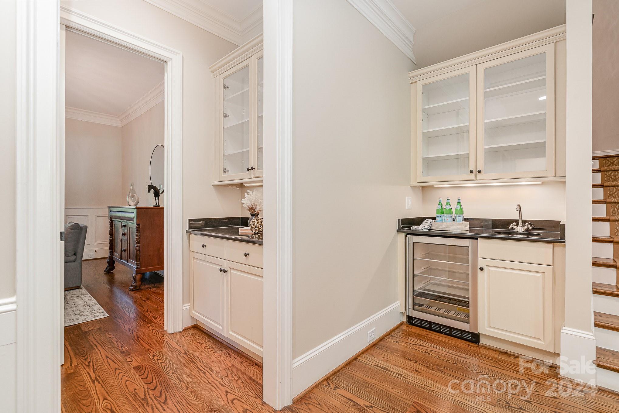 1109 Hudson Place