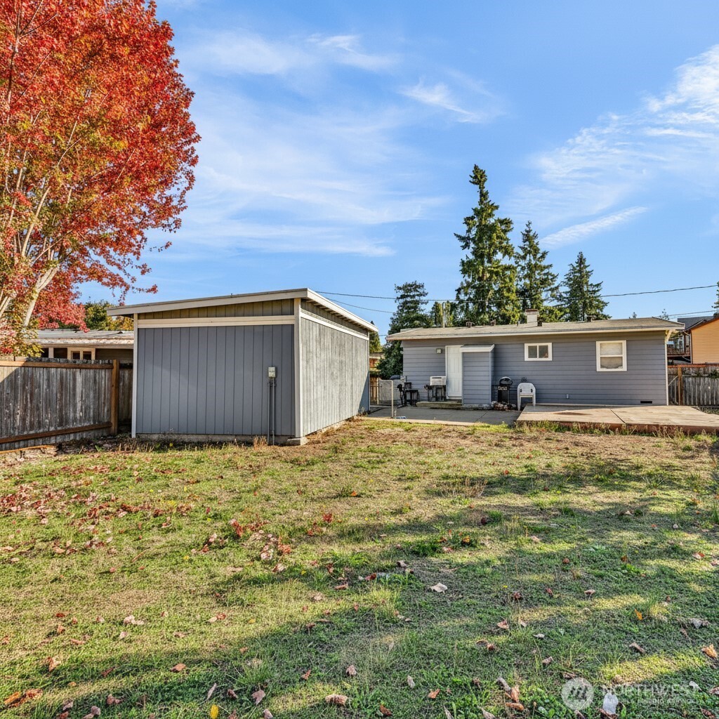 2716 NE 5th Place