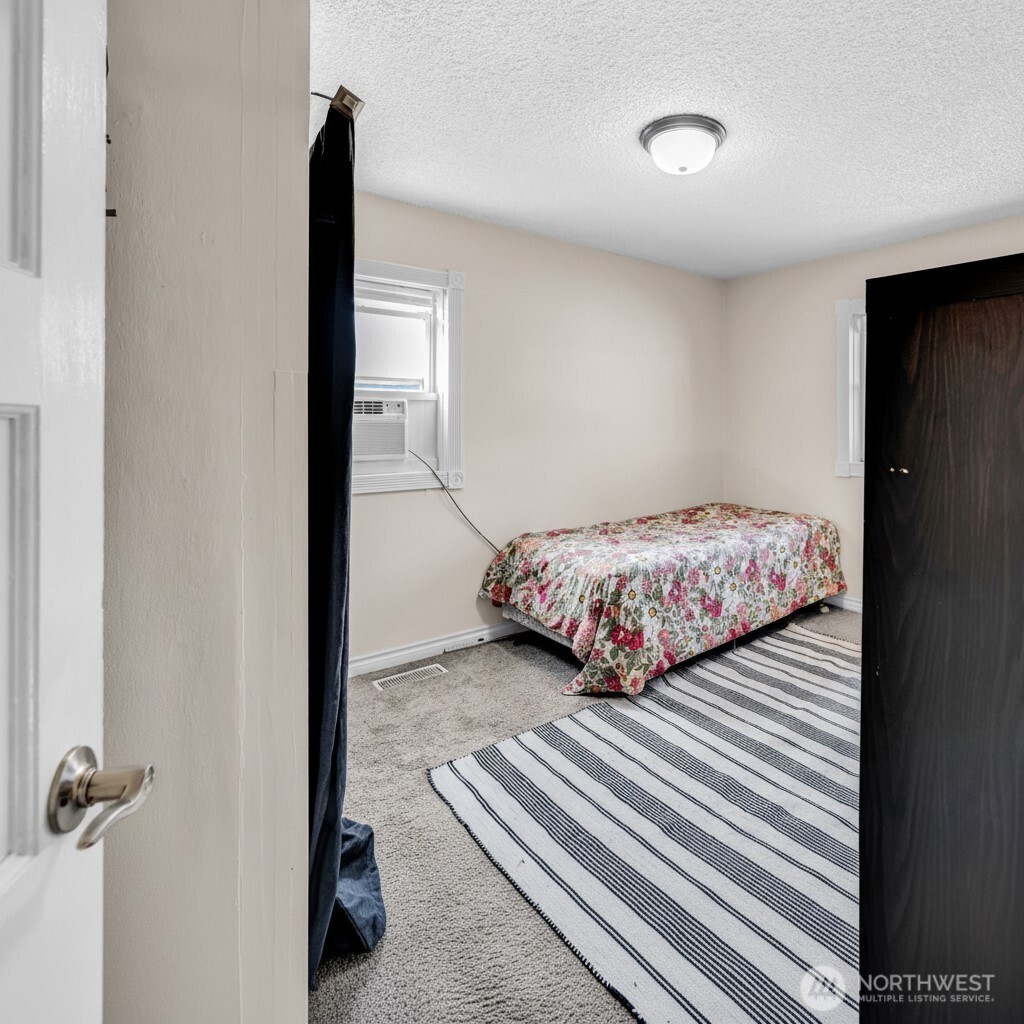 2716 NE 5th Place
