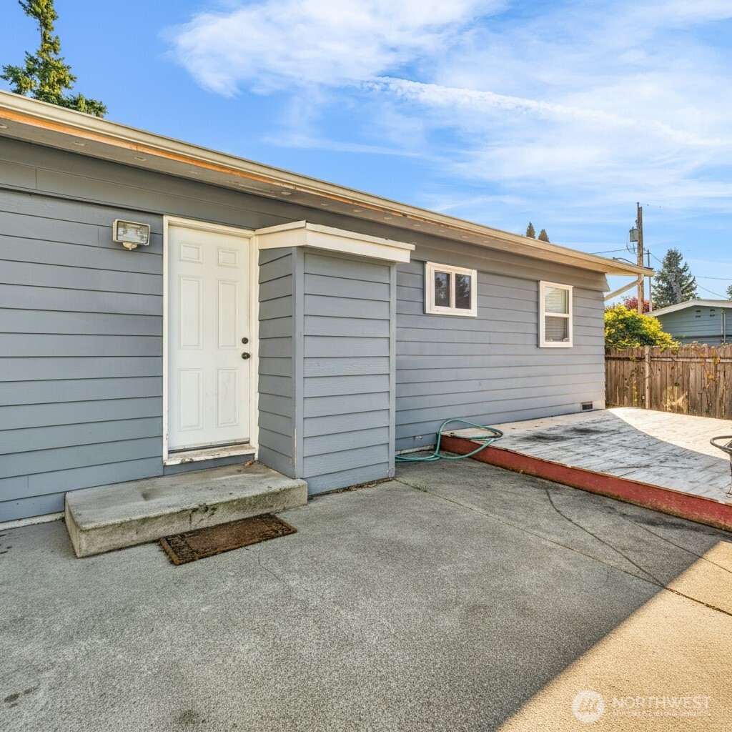 2716 NE 5th Place
