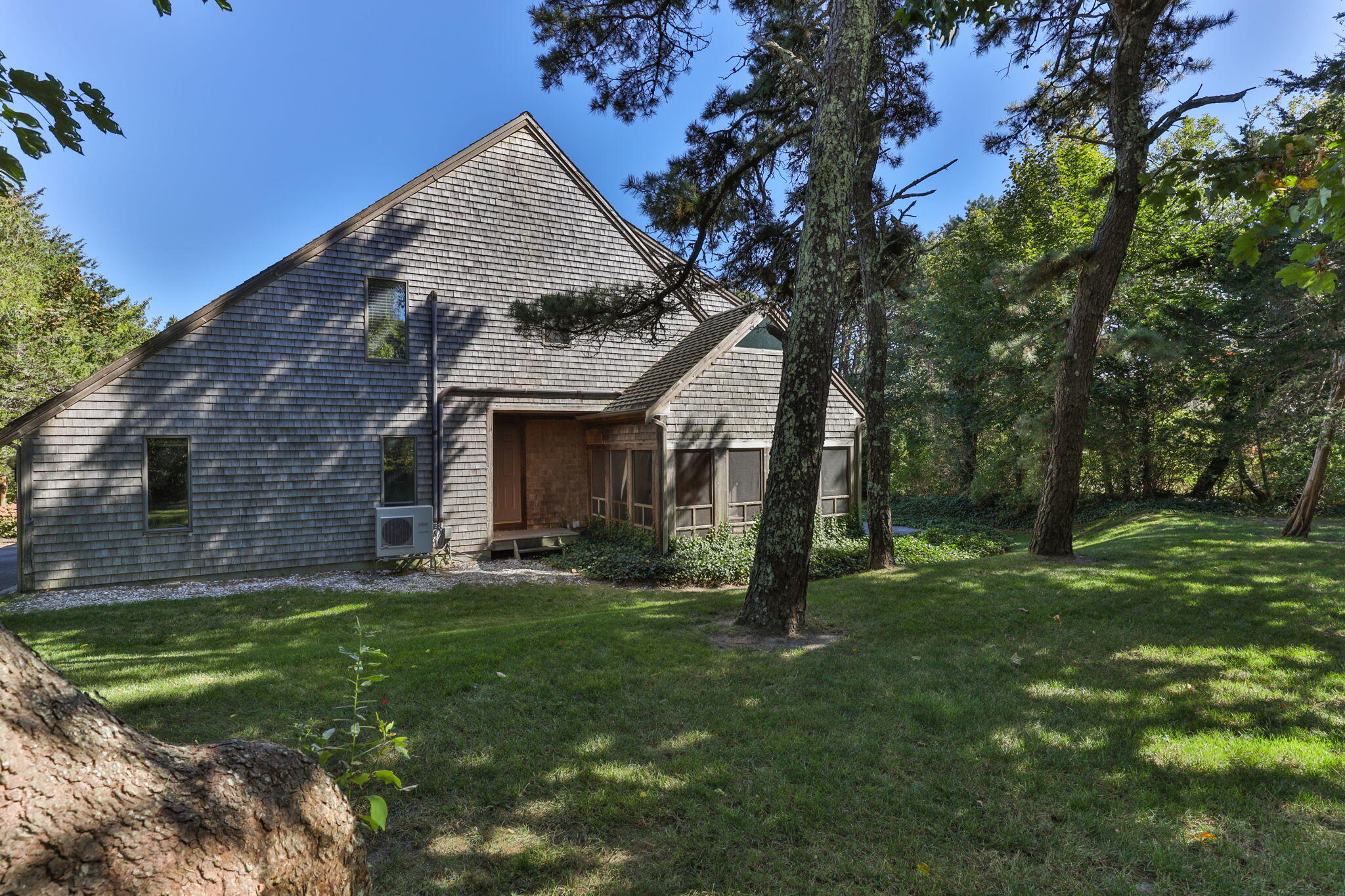 25 Twin Rocks Drive