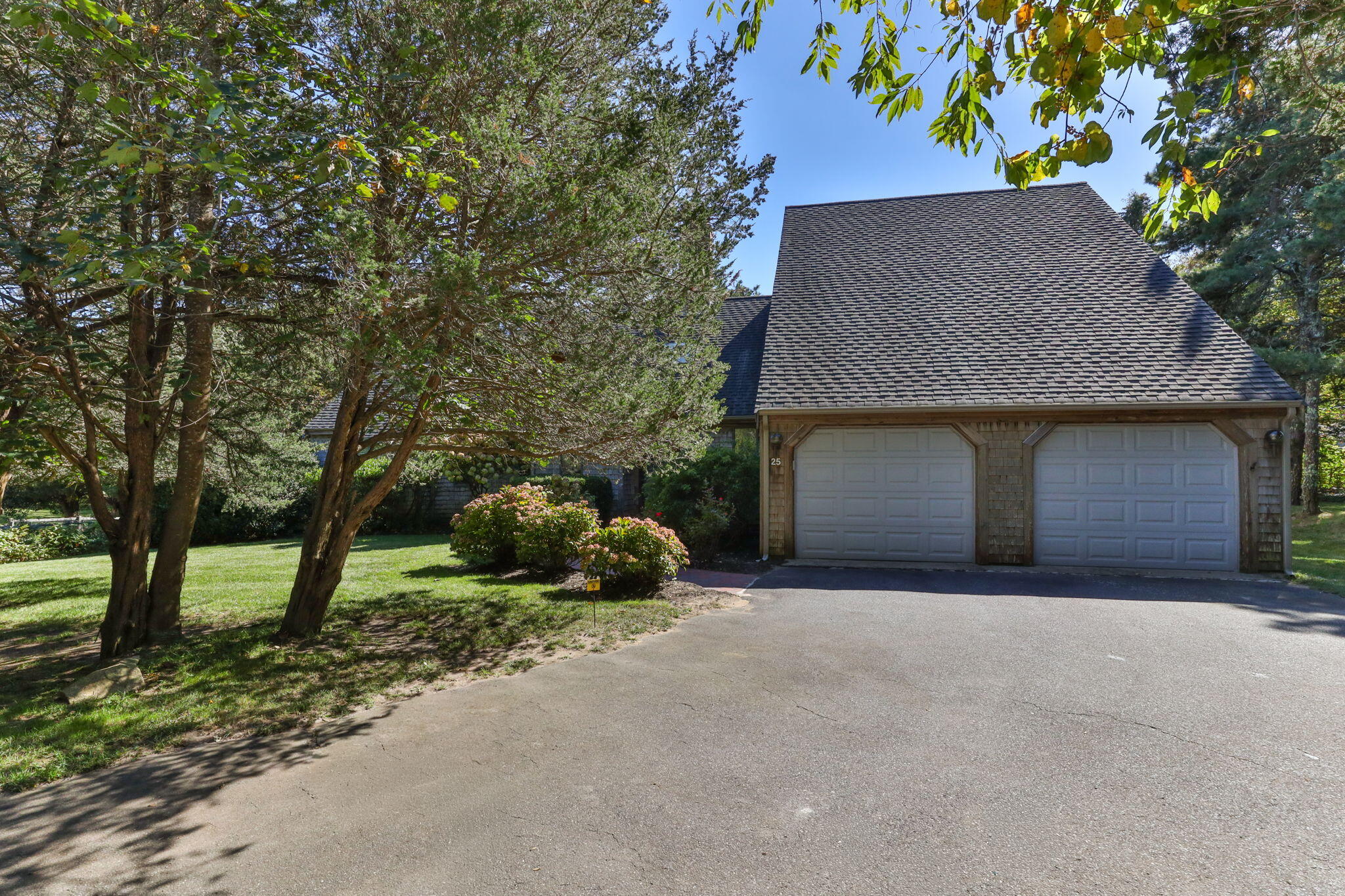 25 Twin Rocks Drive