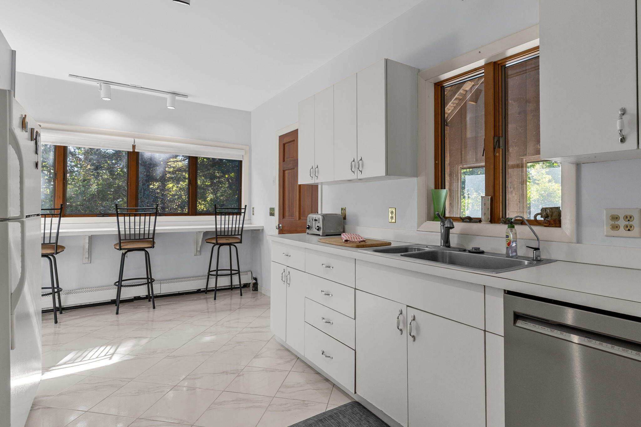 25 Twin Rocks Drive