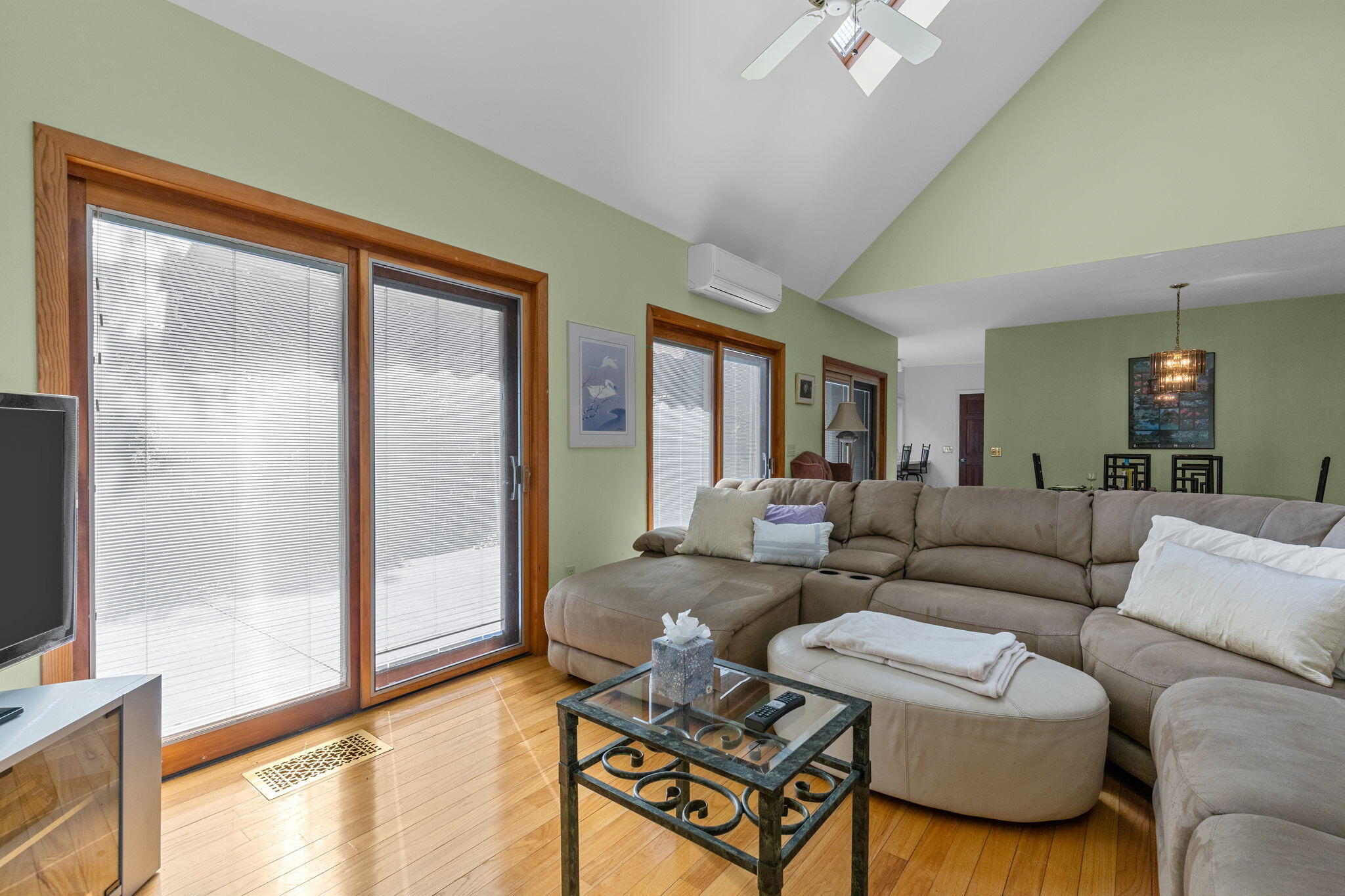 25 Twin Rocks Drive