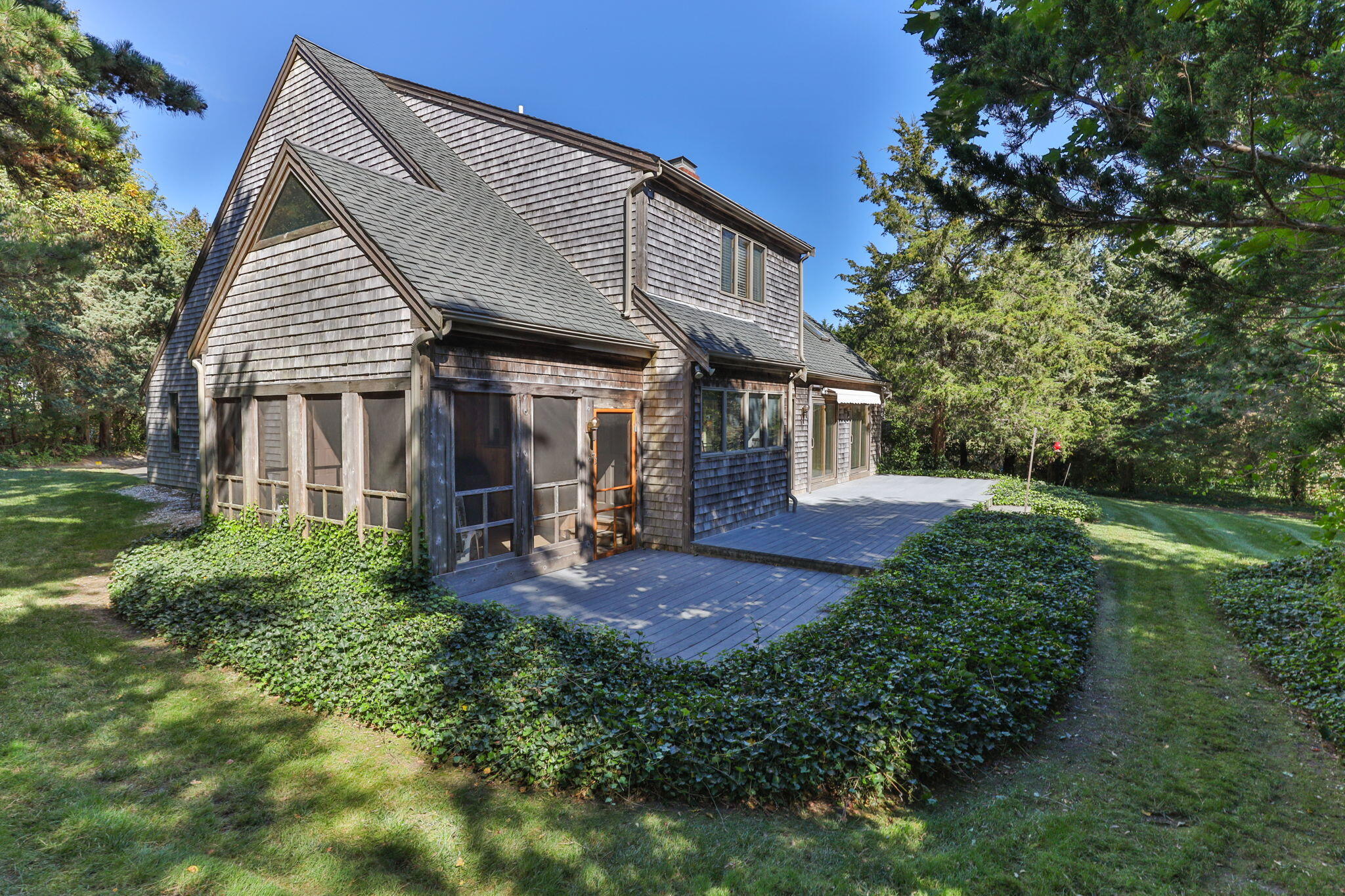 25 Twin Rocks Drive