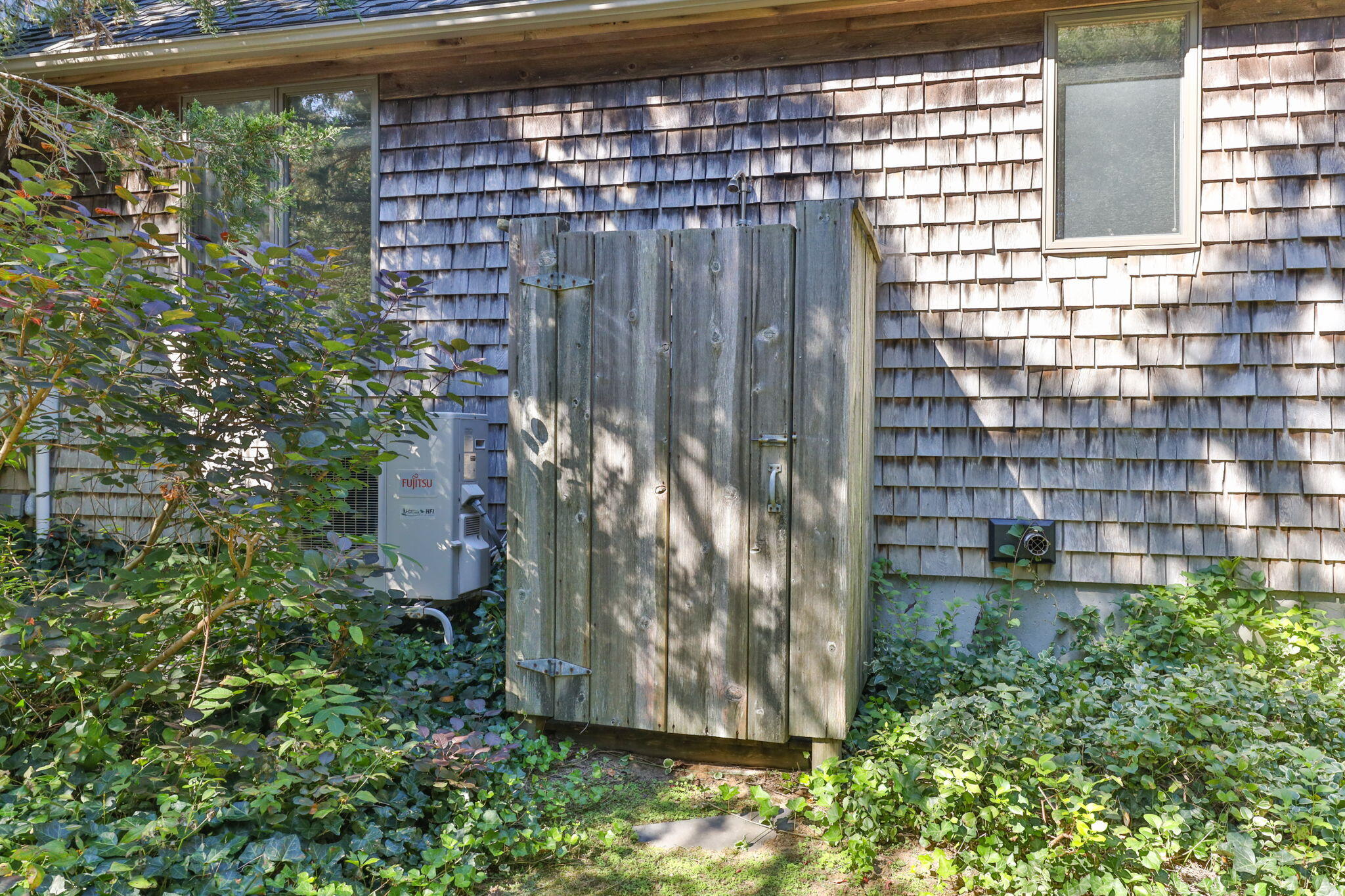 25 Twin Rocks Drive