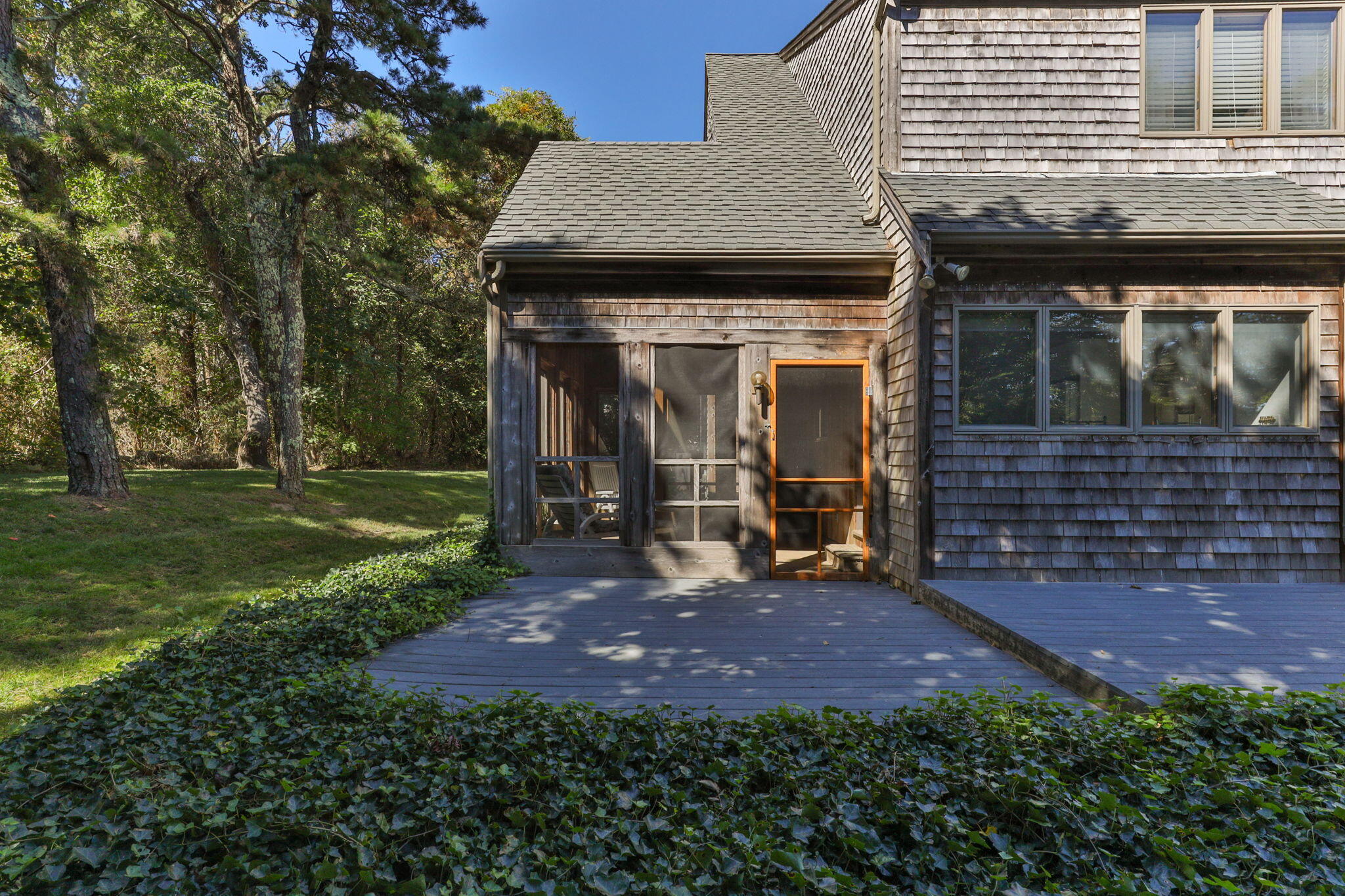 25 Twin Rocks Drive