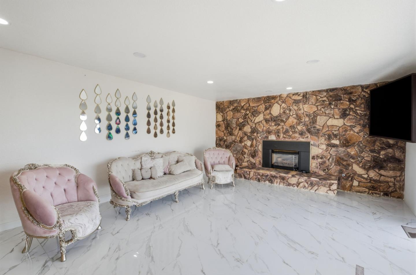 26918 Claiborne Court