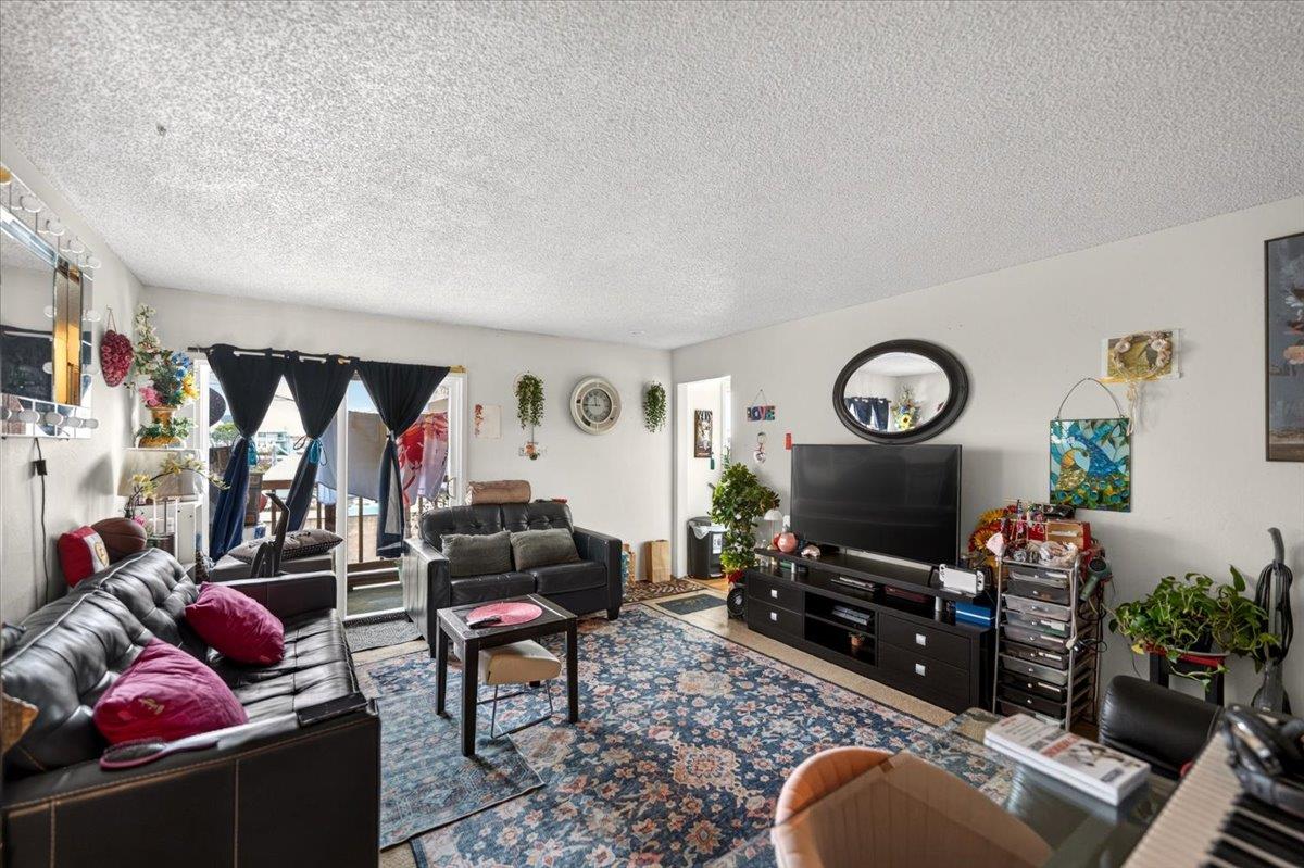 123 Knowles AVE