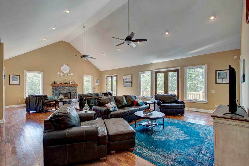 6930 Crestline Drive