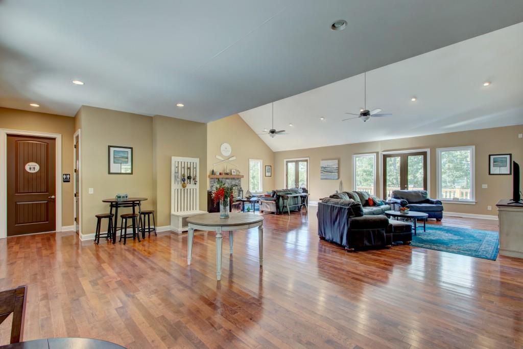 7135 Crestline Drive