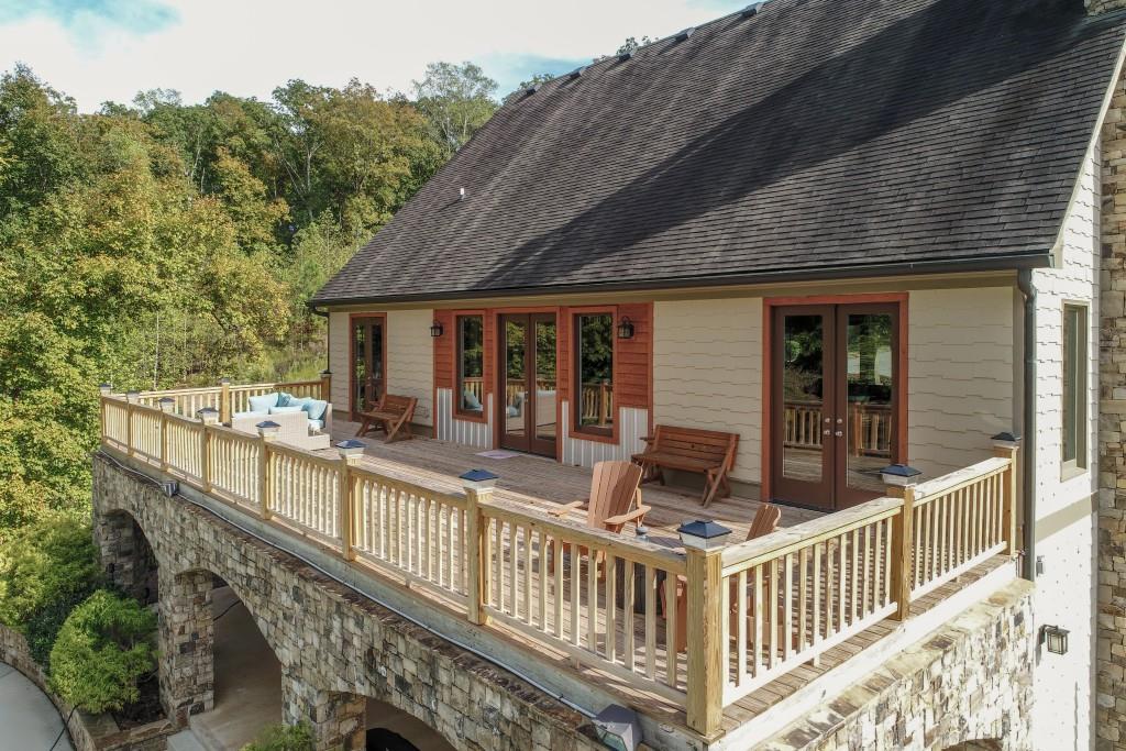 7025 Lake Vista Drive