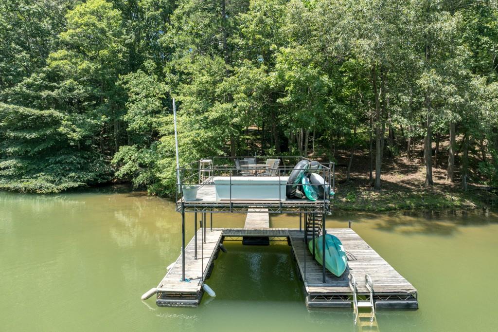 7105 Haw Creek Place