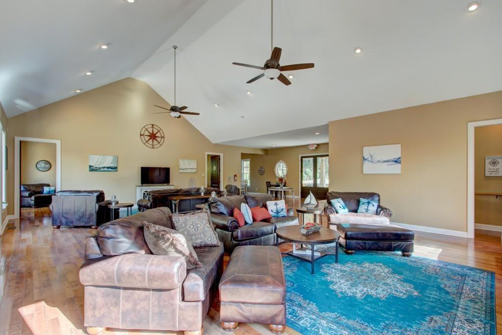 6190 Crestline Drive