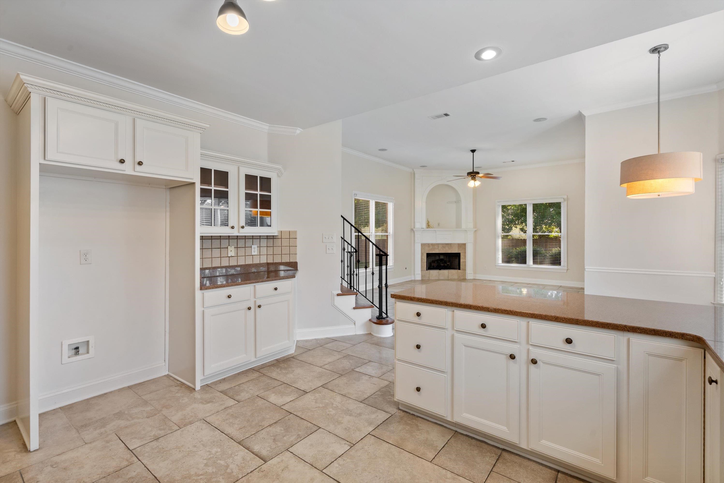 1710 STILLWIND LN