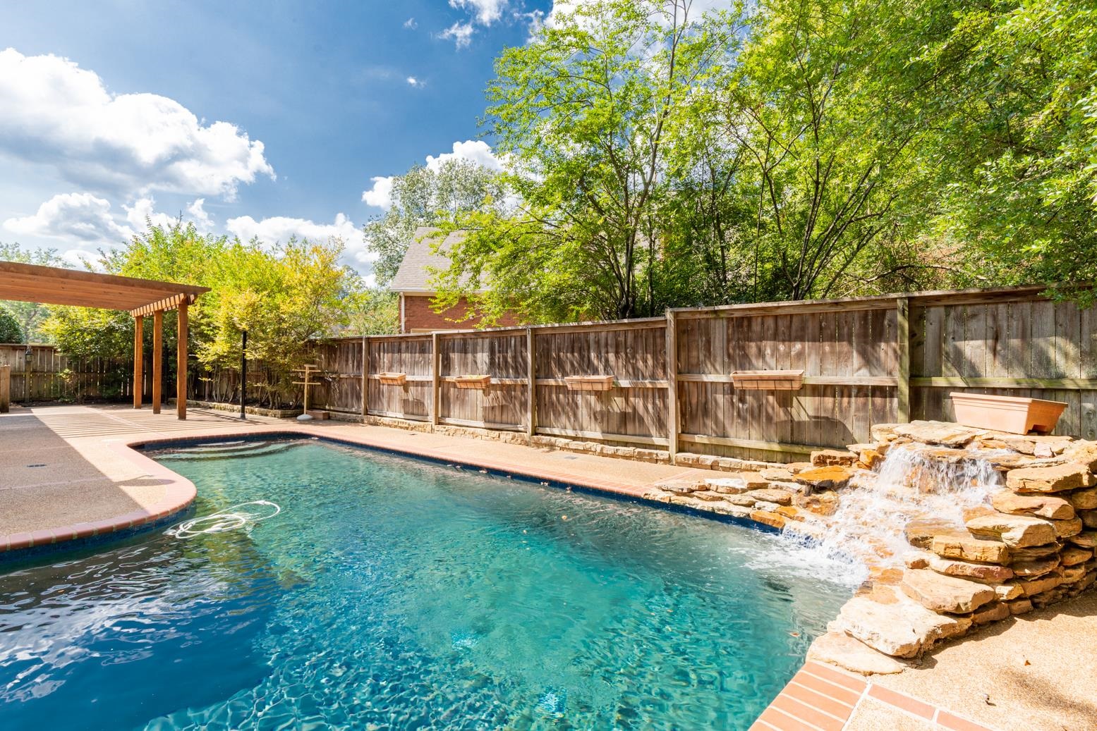 2198 DOGWOOD OAKS DR
