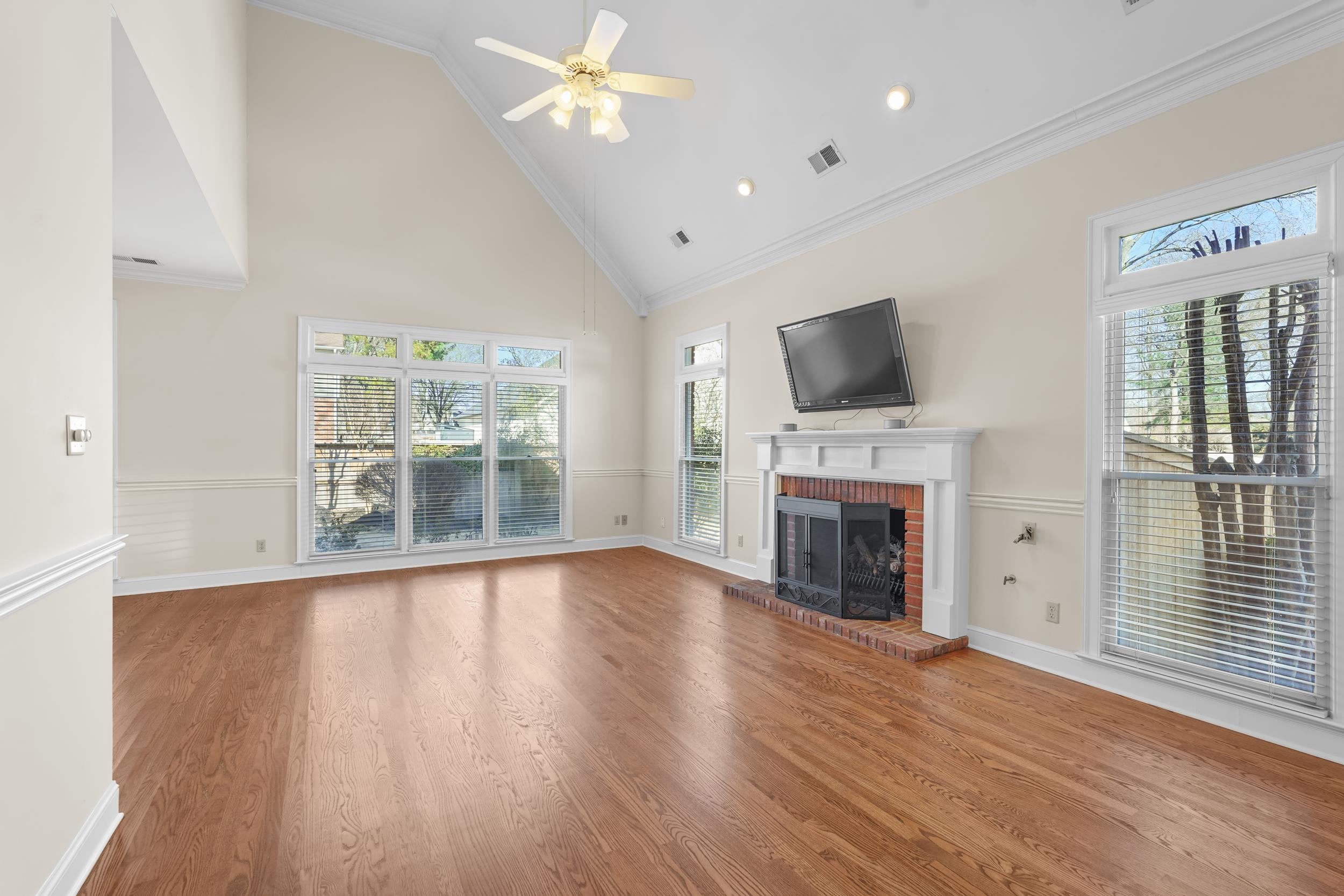 2198 DOGWOOD OAKS DR