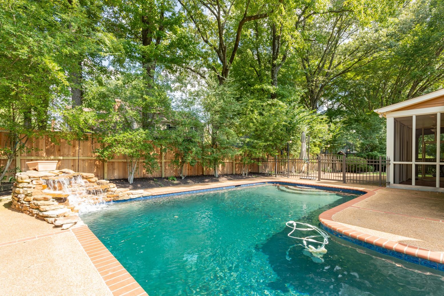2198 DOGWOOD OAKS DR