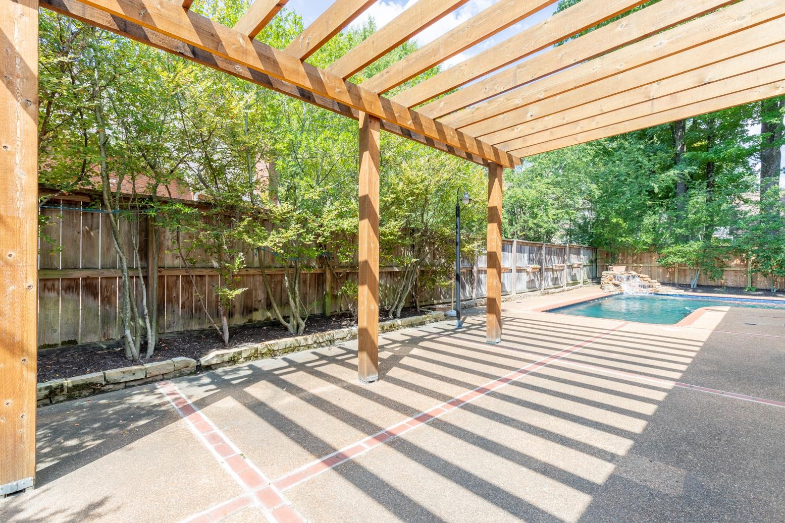2198 DOGWOOD OAKS DR