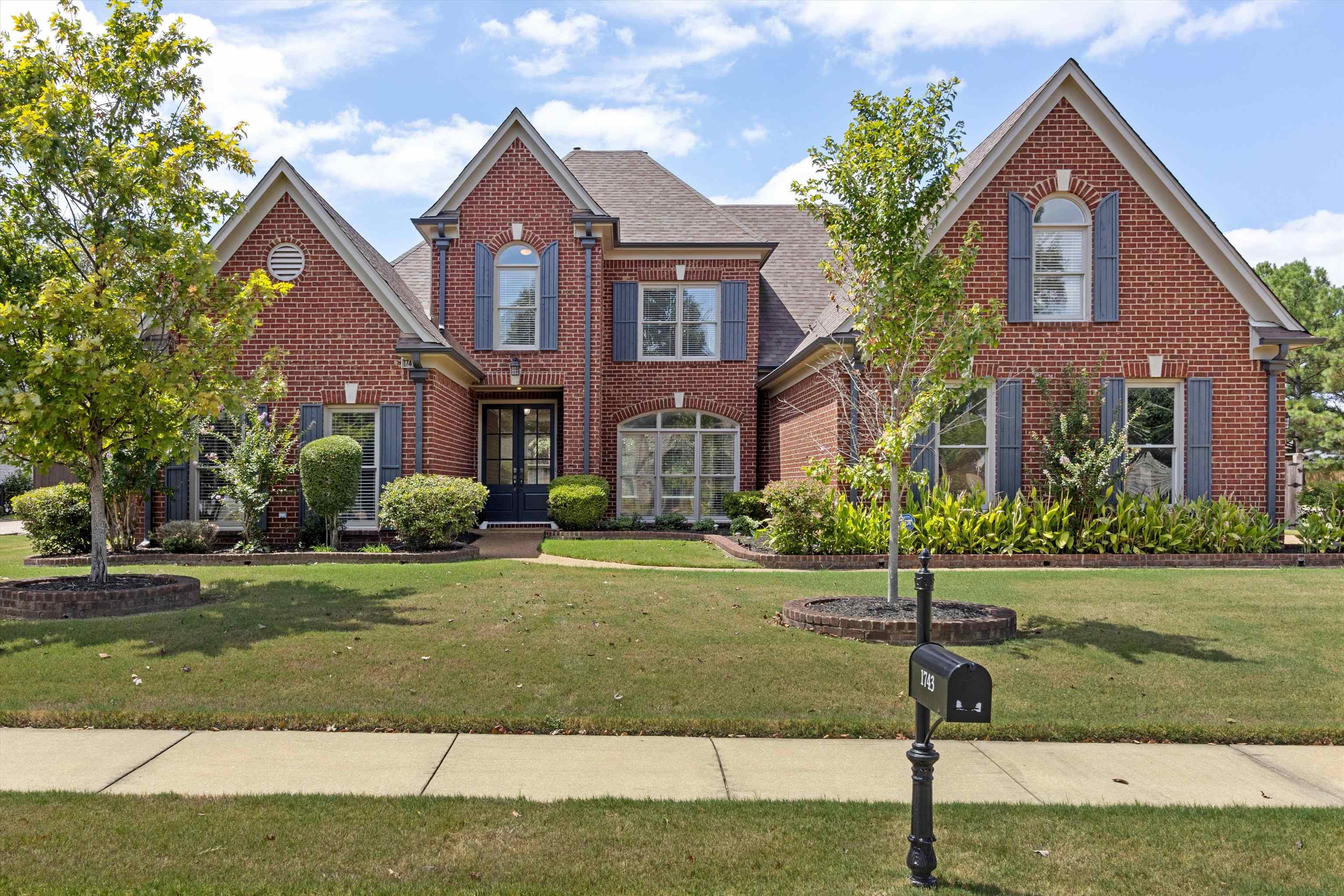 1743 MOSSY OAK LN