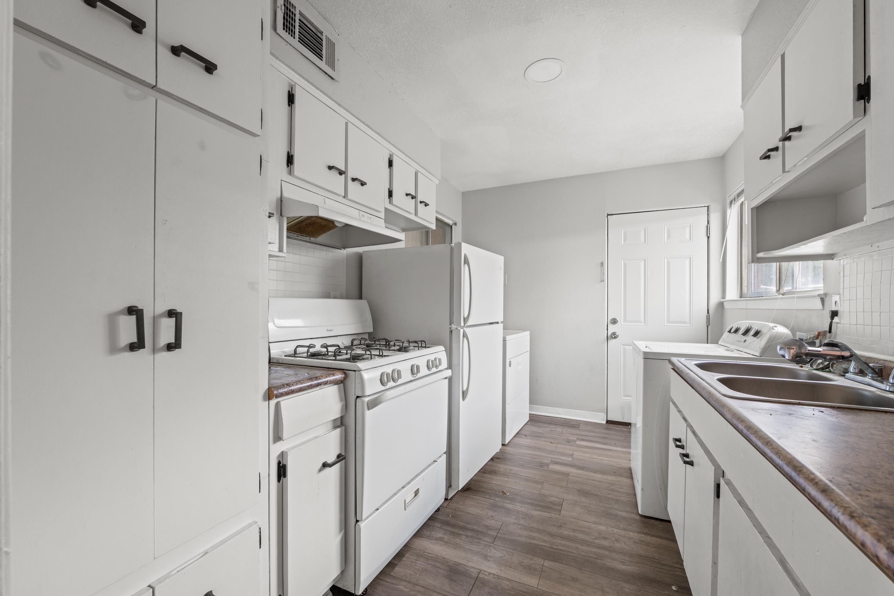 105 N BELVEDERE BLVD Unit: 6