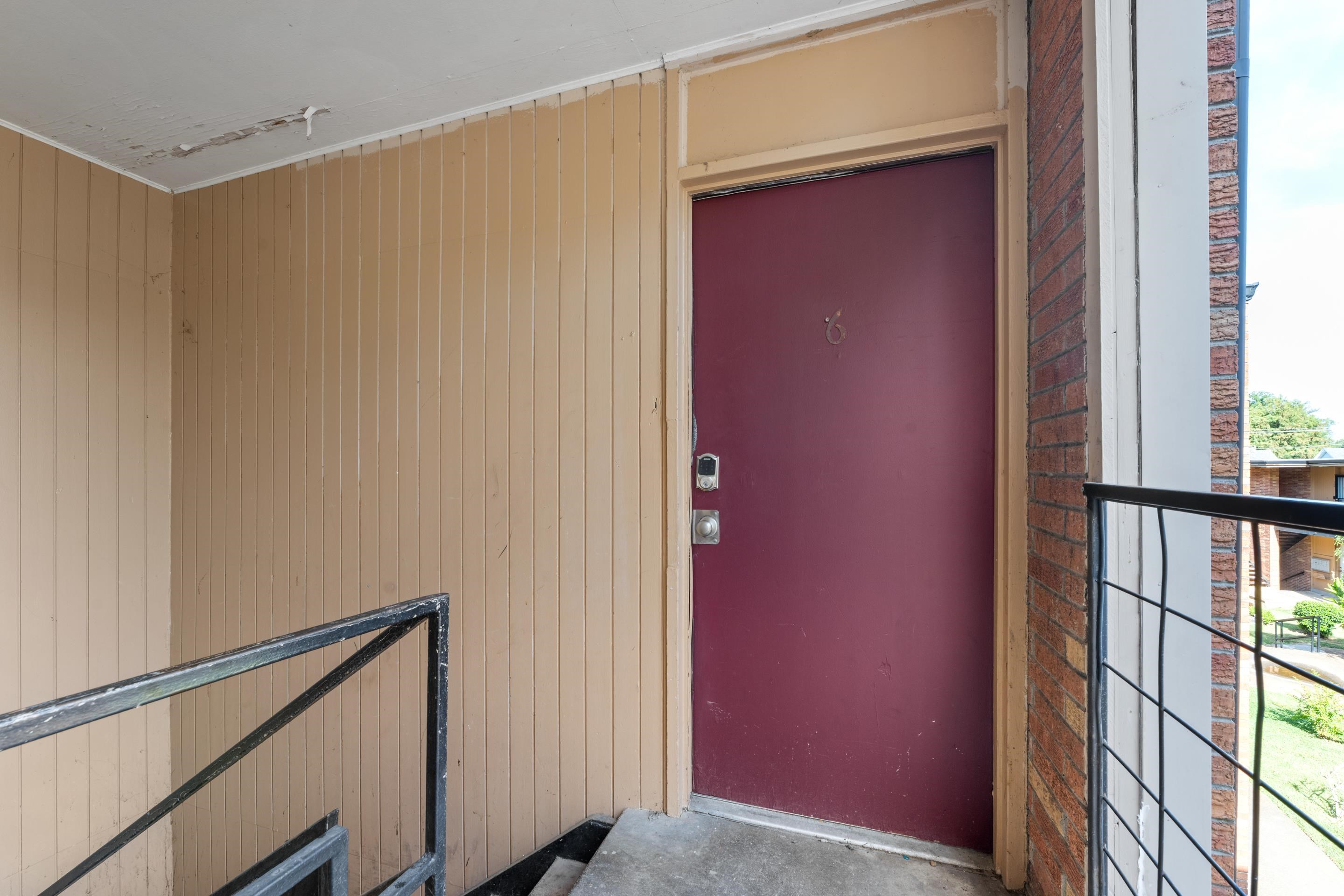 105 N BELVEDERE BLVD Unit: 6