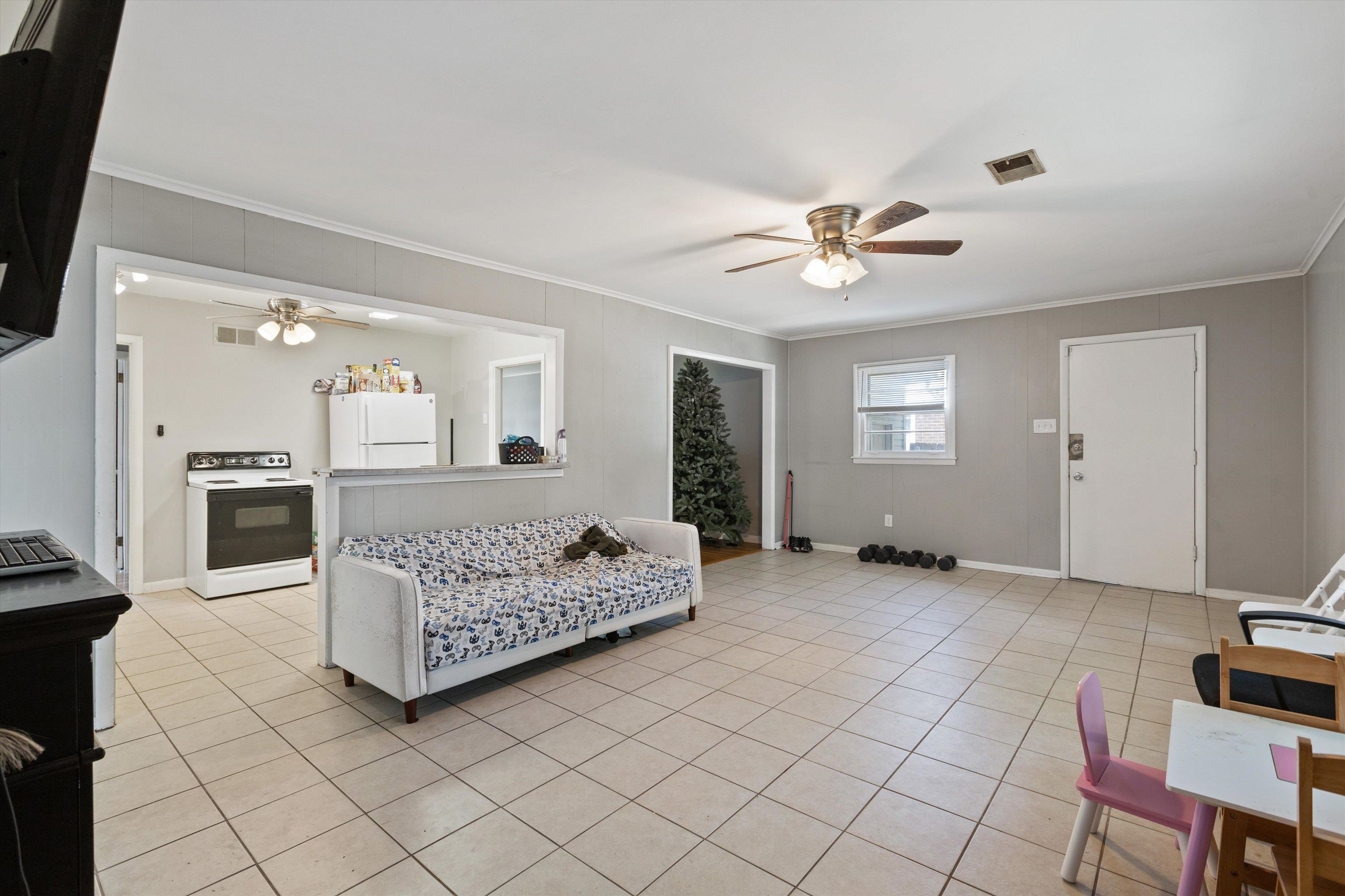 1776 DORRIE LN