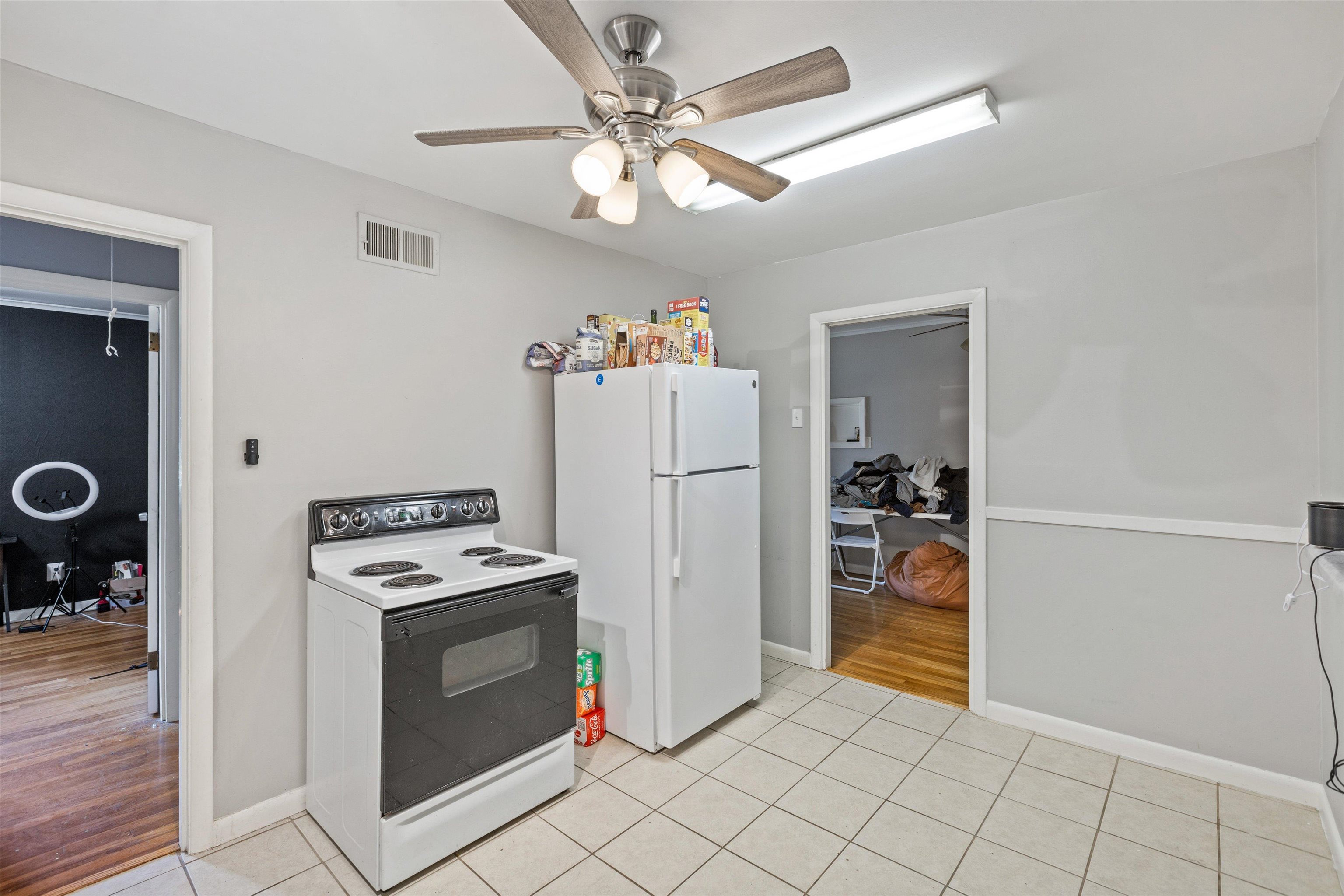 1776 DORRIE LN