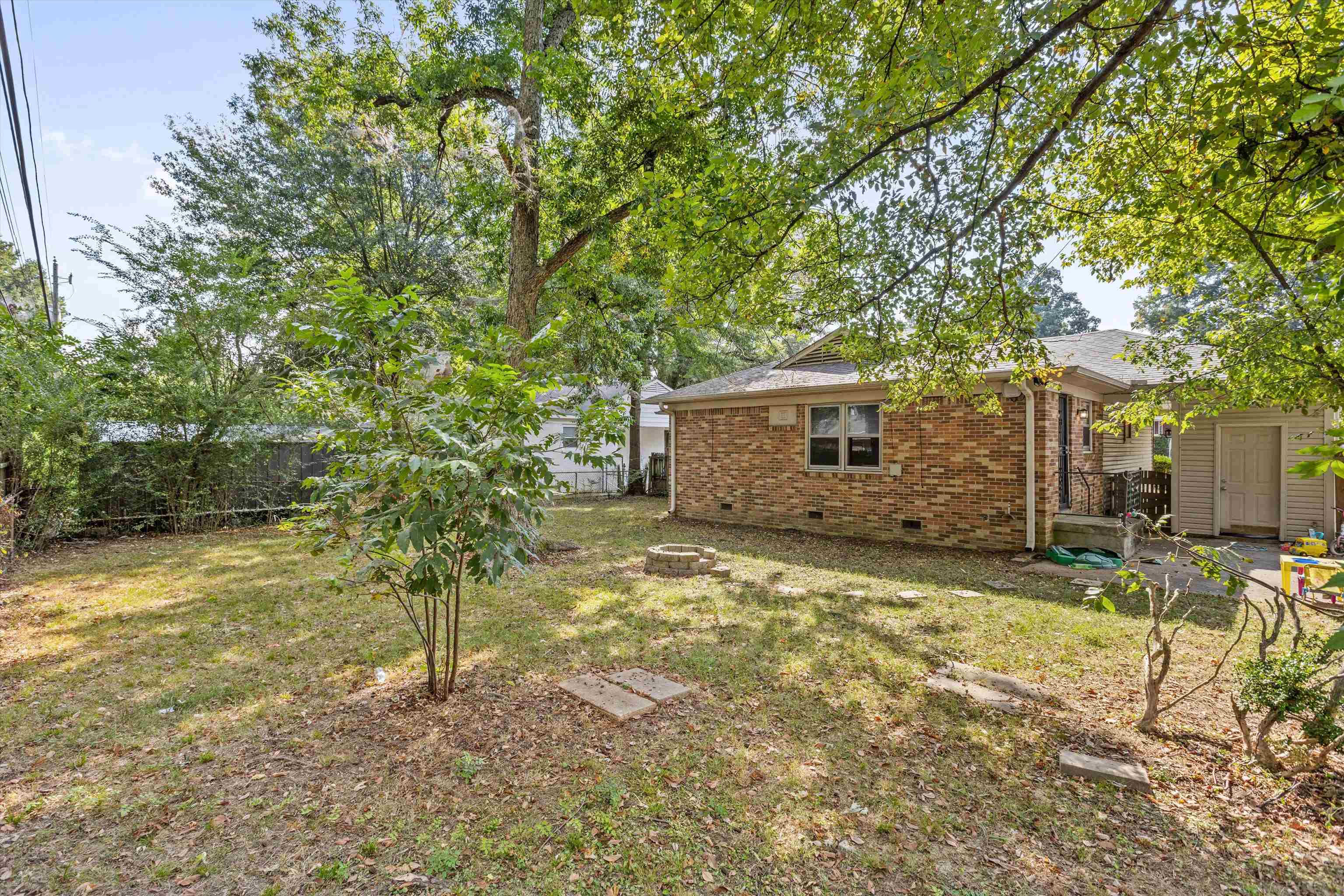 1776 DORRIE LN