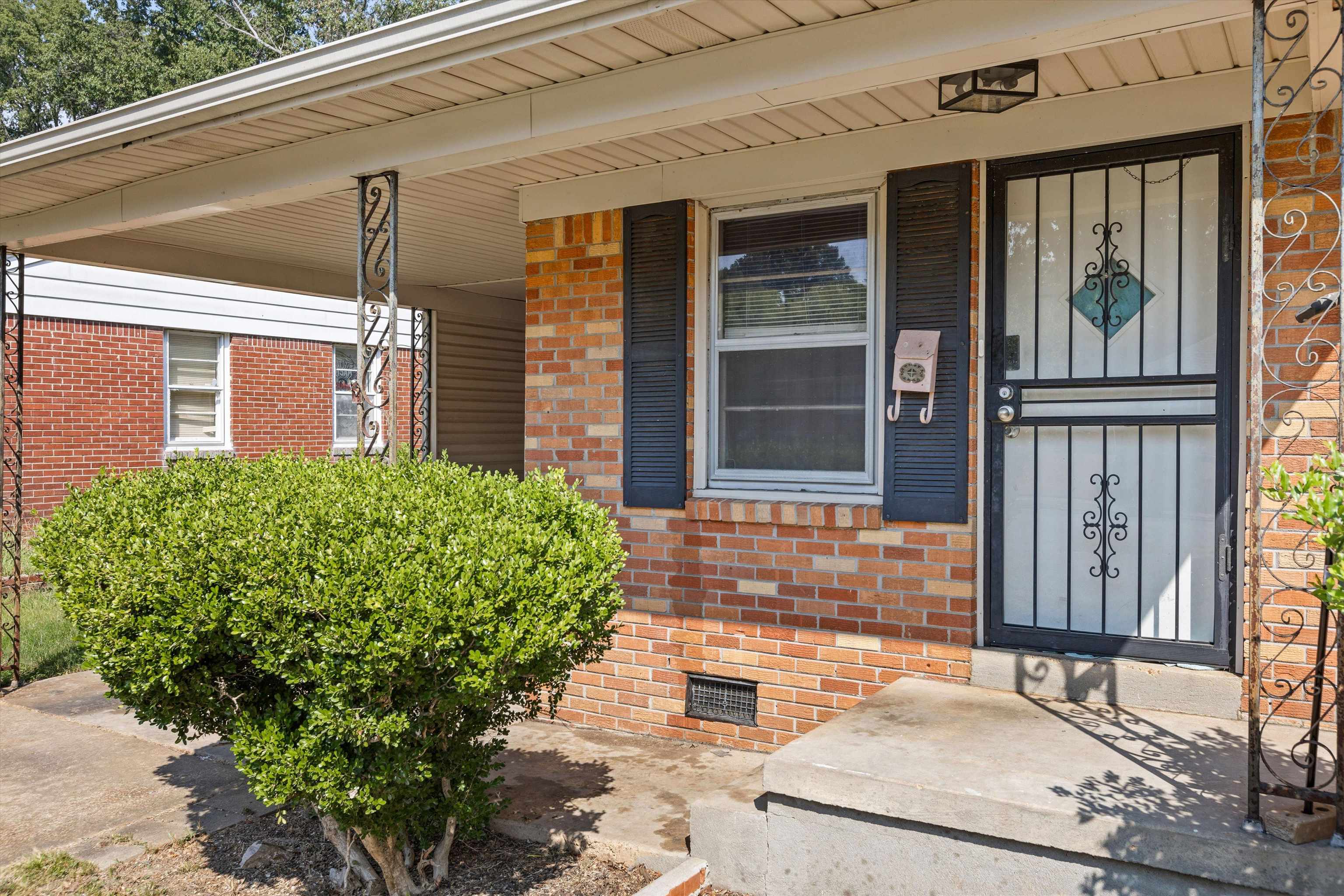 1776 DORRIE LN