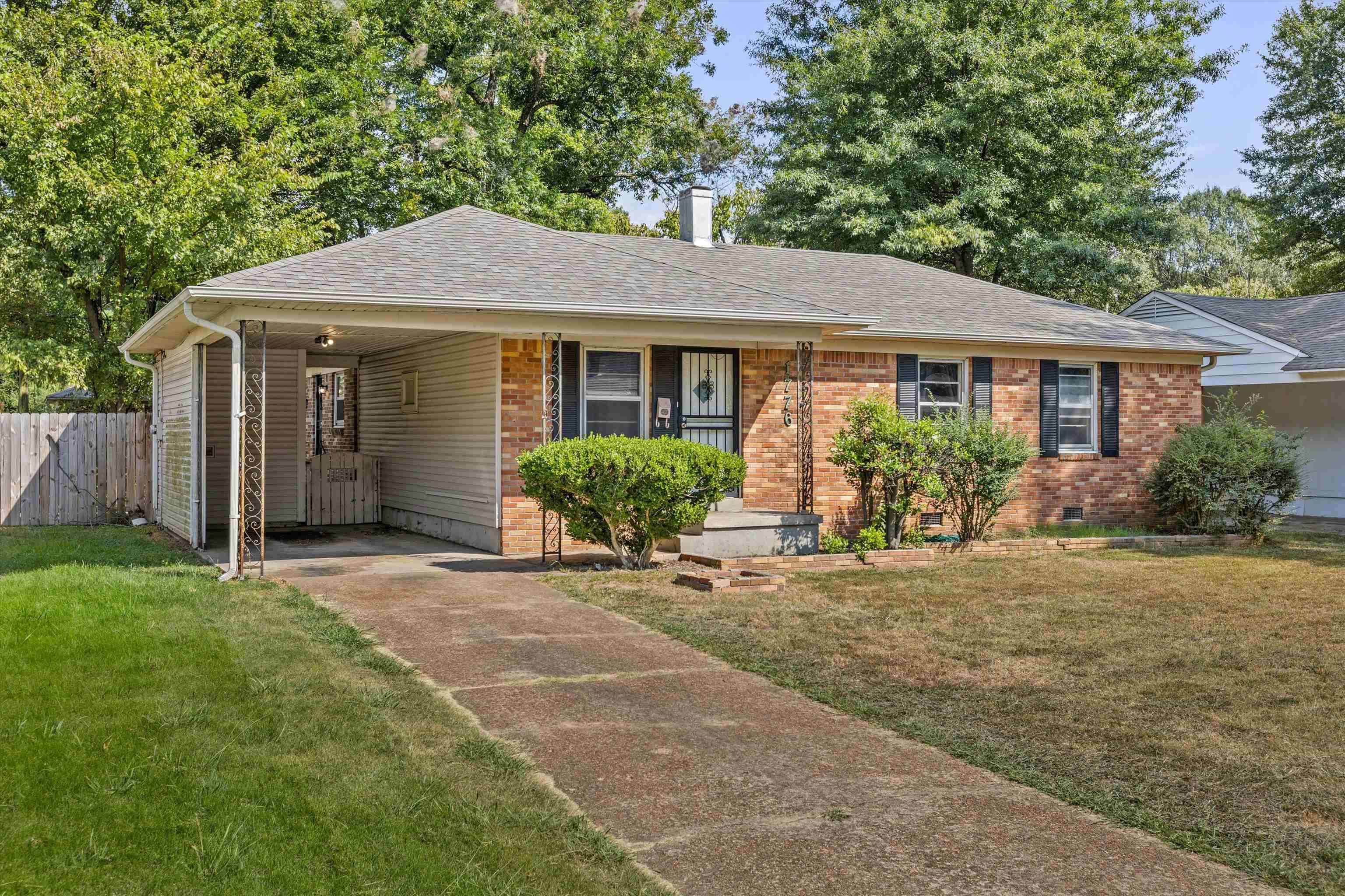 1776 DORRIE LN