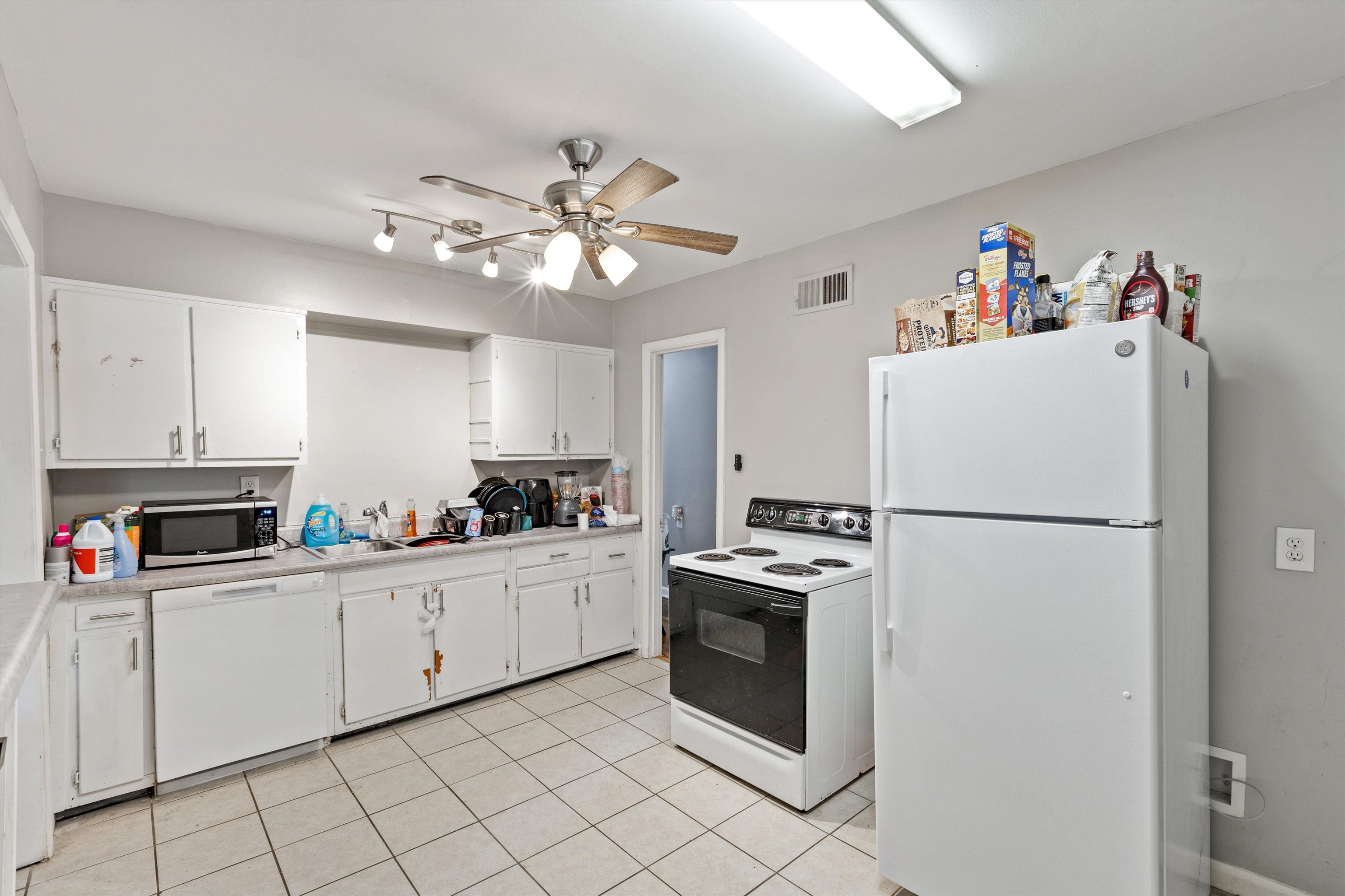 1776 DORRIE LN