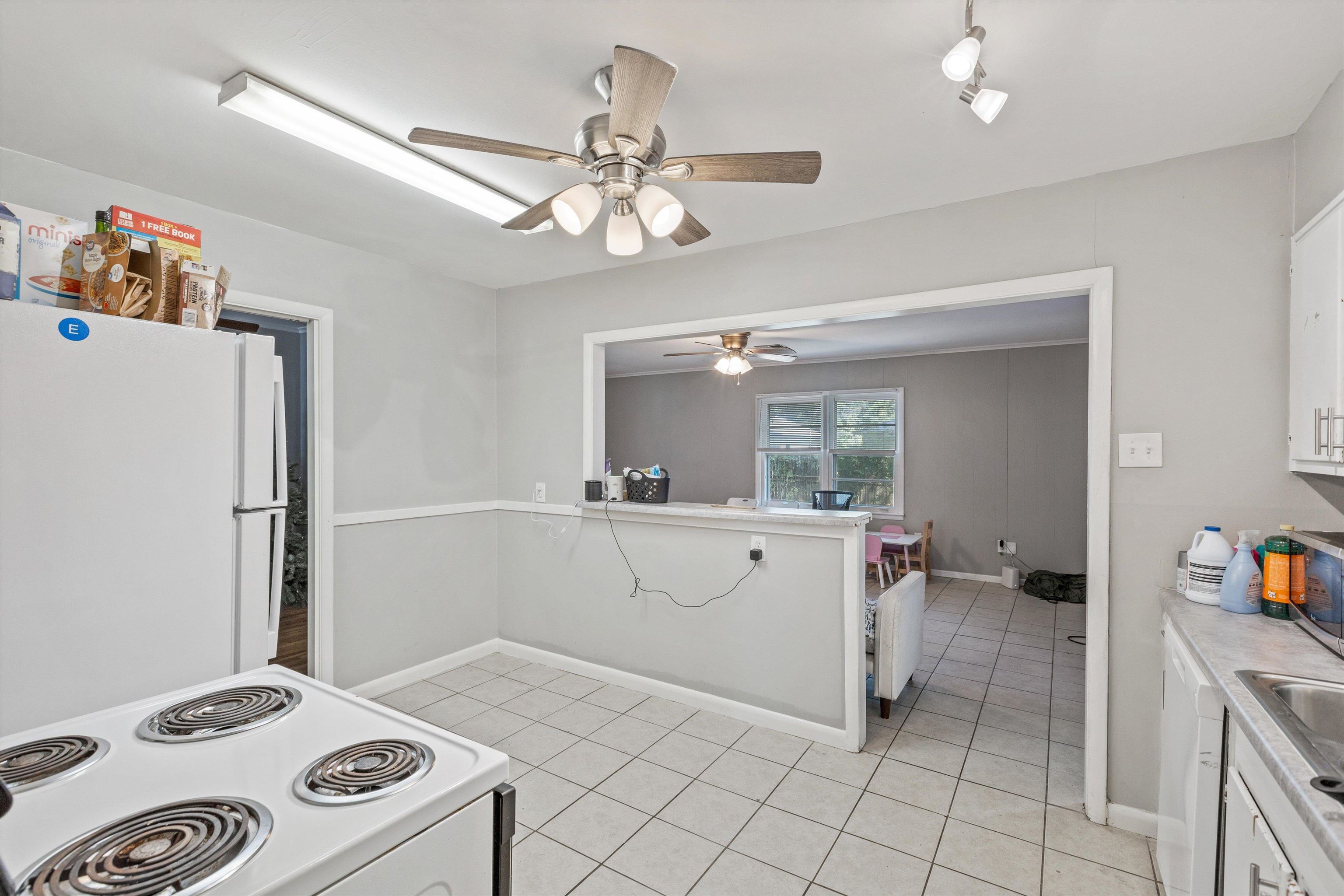 1776 DORRIE LN