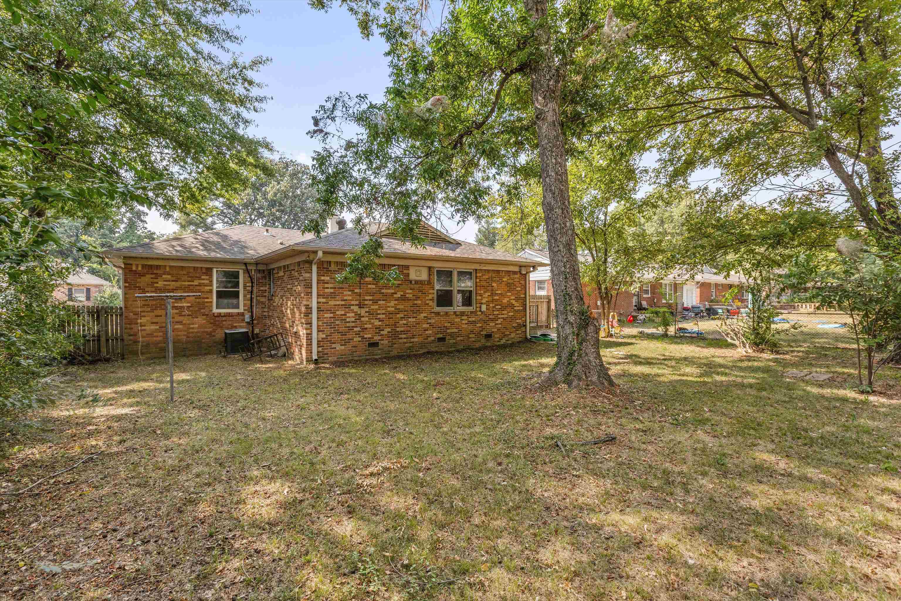 1776 DORRIE LN