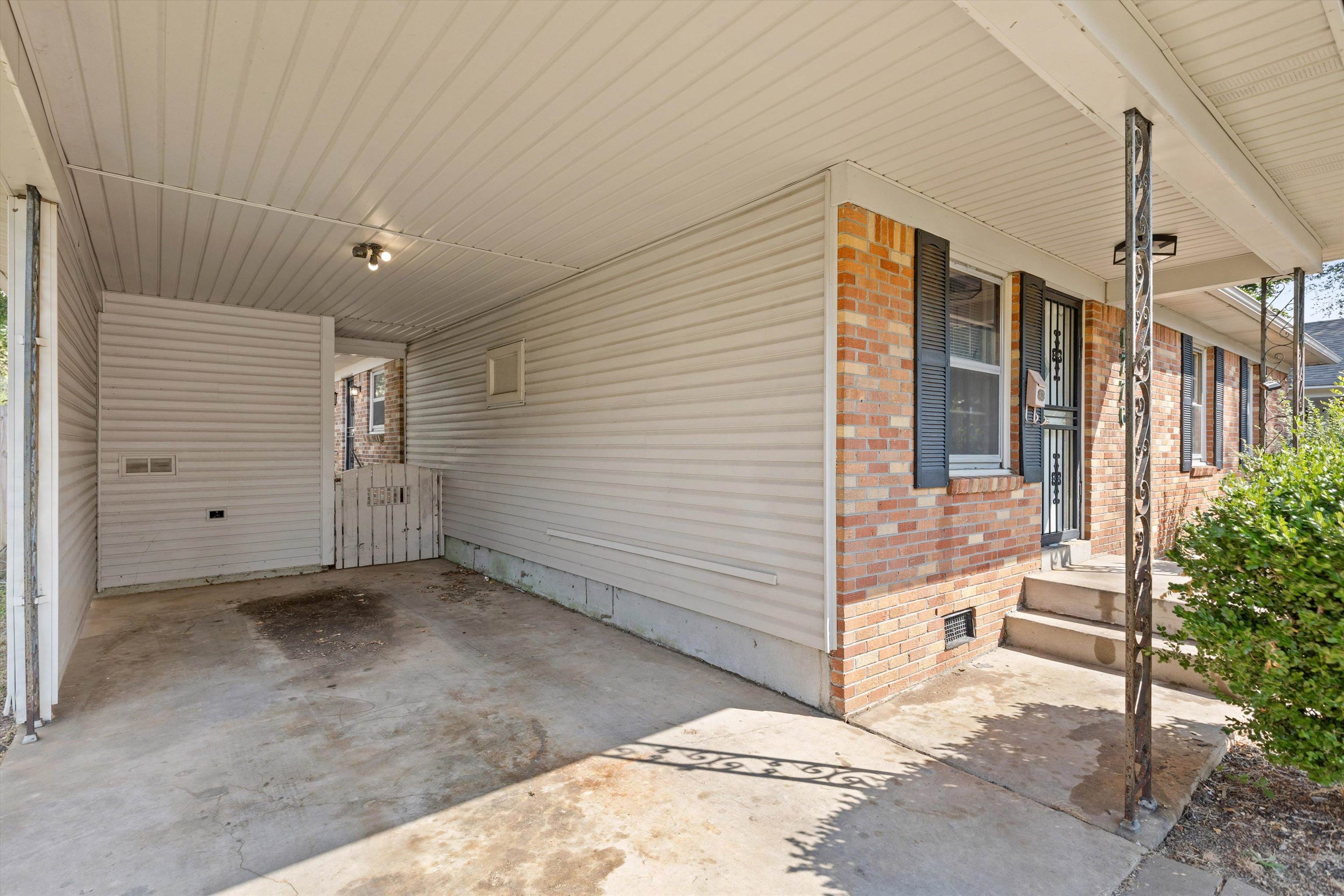 1776 DORRIE LN