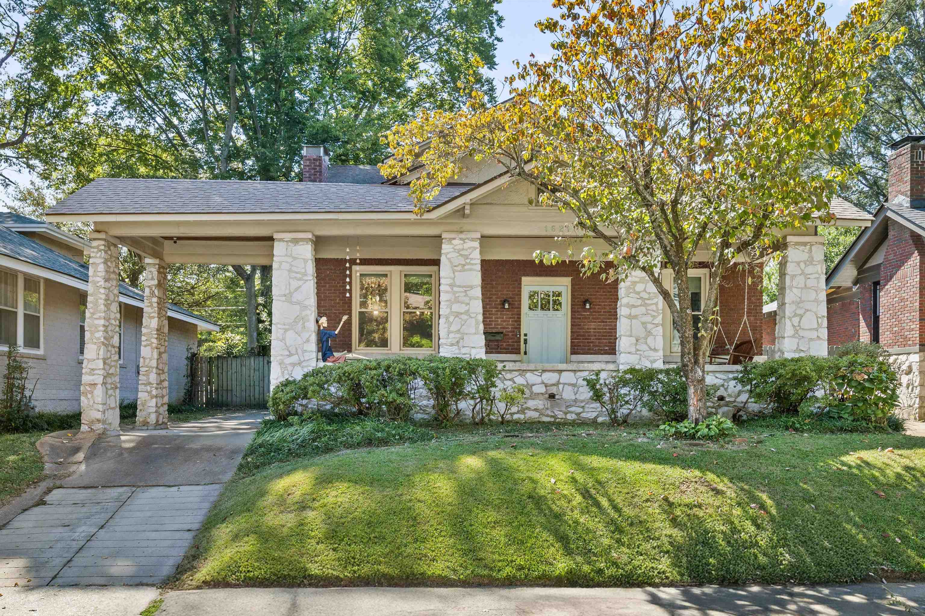 1621 LINDEN AVE