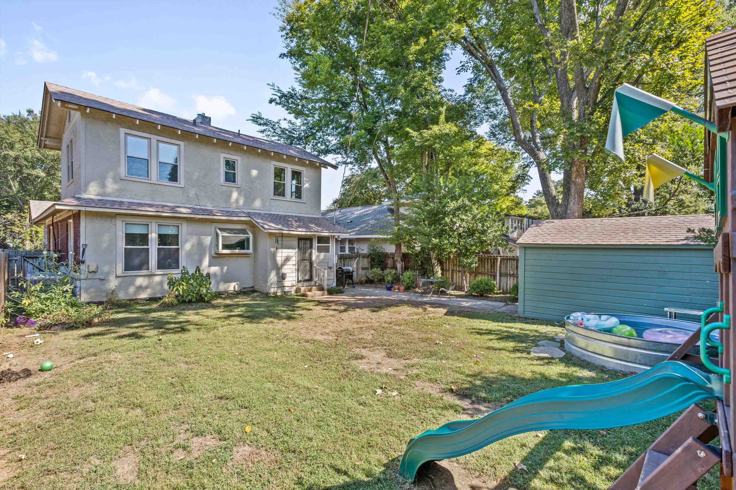 1621 LINDEN AVE