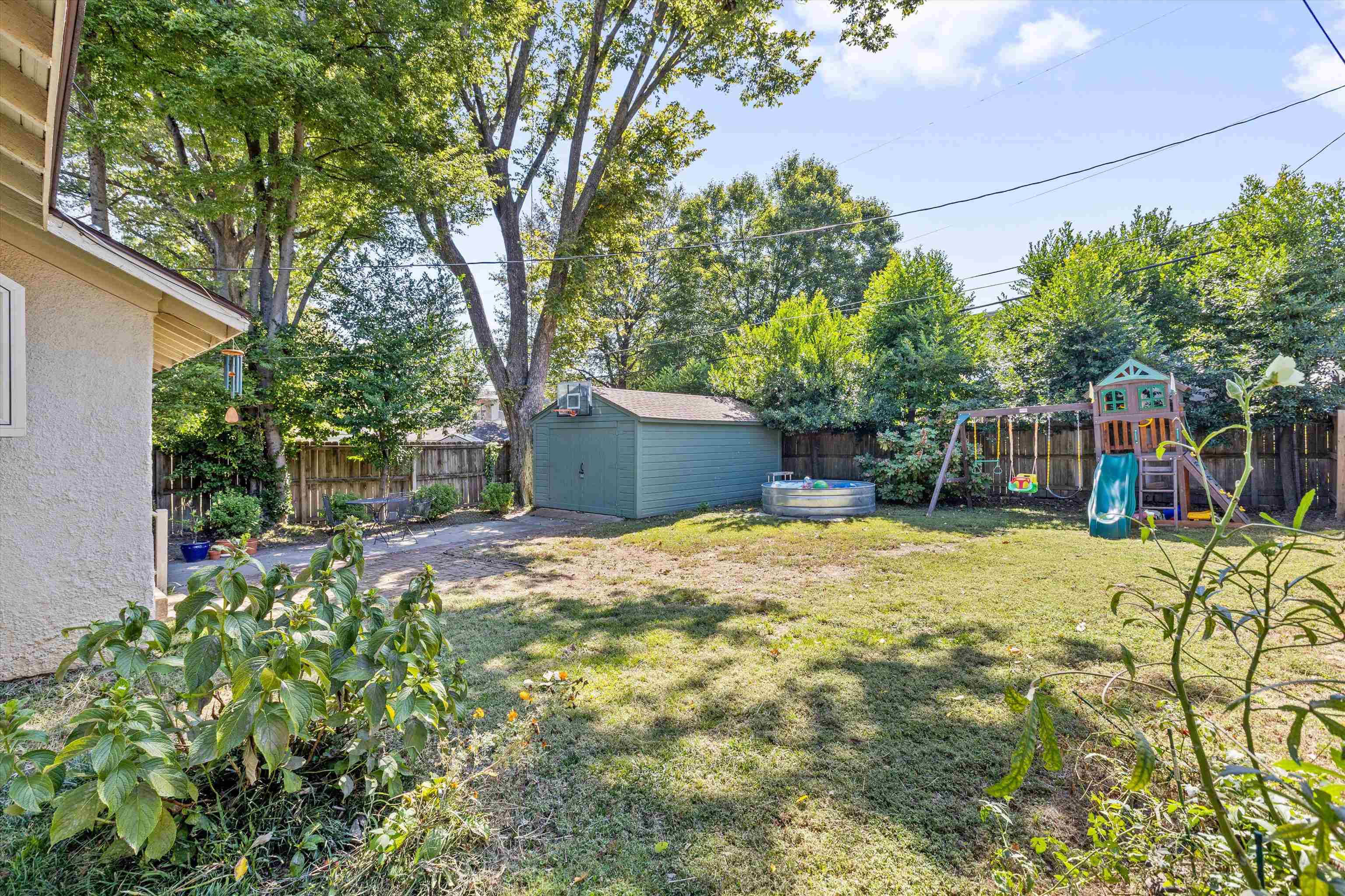 1621 LINDEN AVE