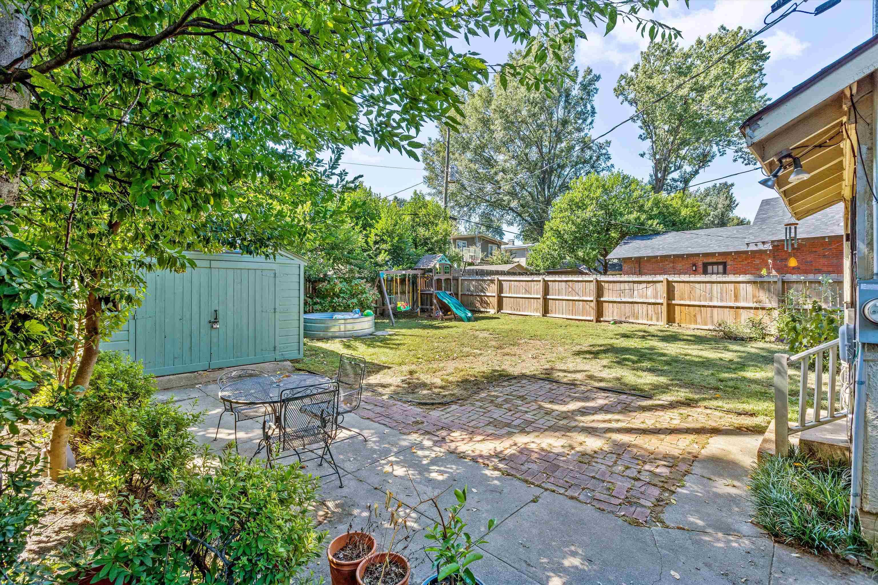 1621 LINDEN AVE