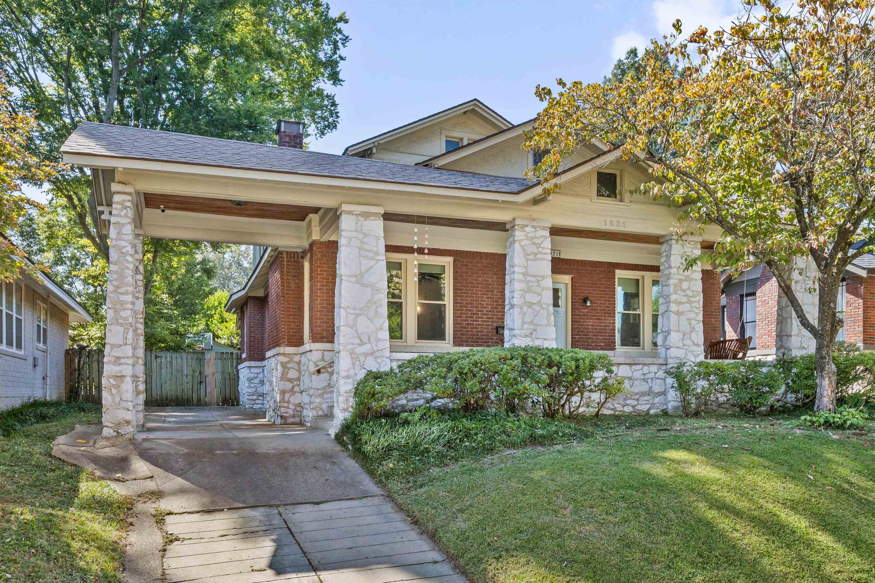 1621 LINDEN AVE