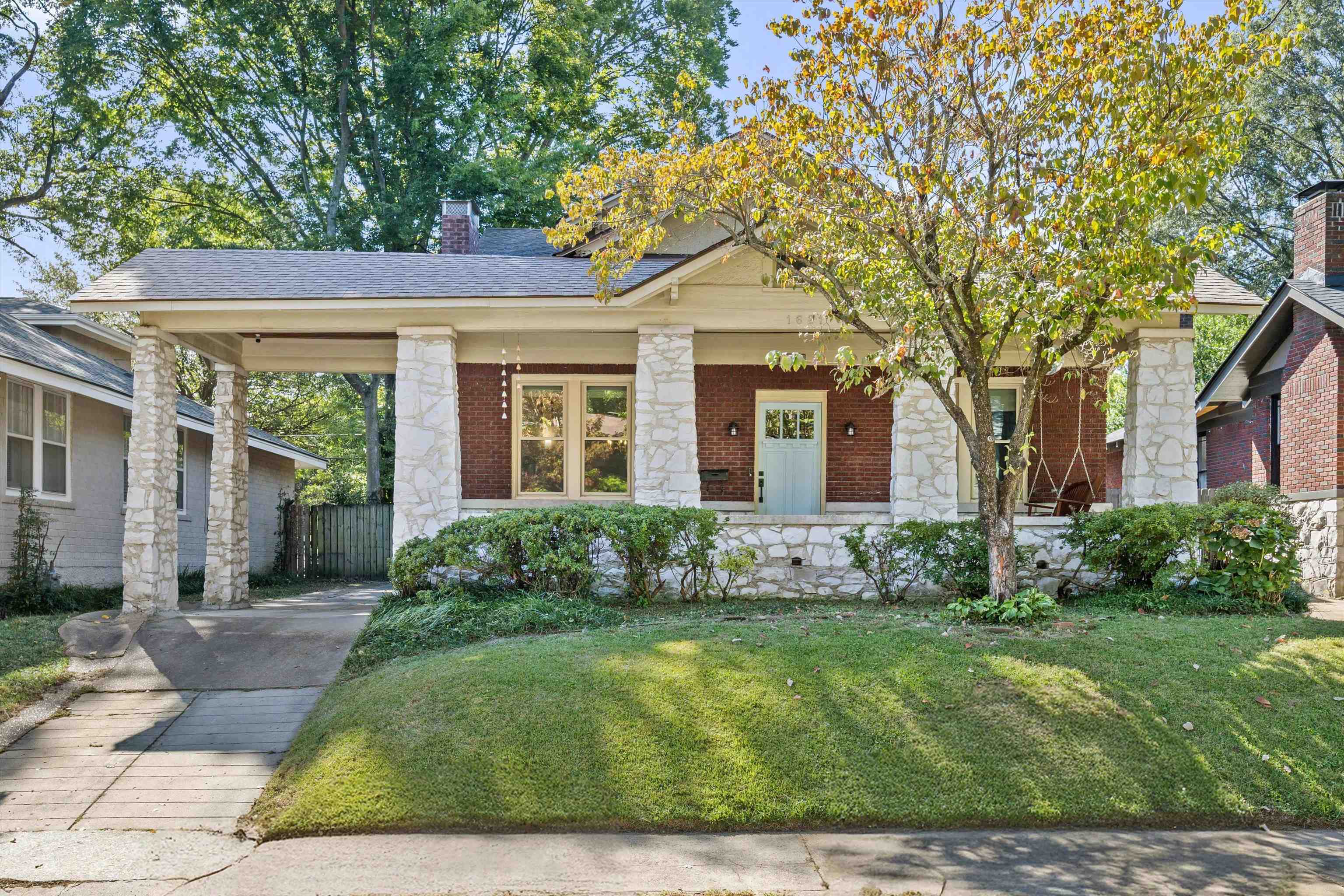 1621 LINDEN AVE