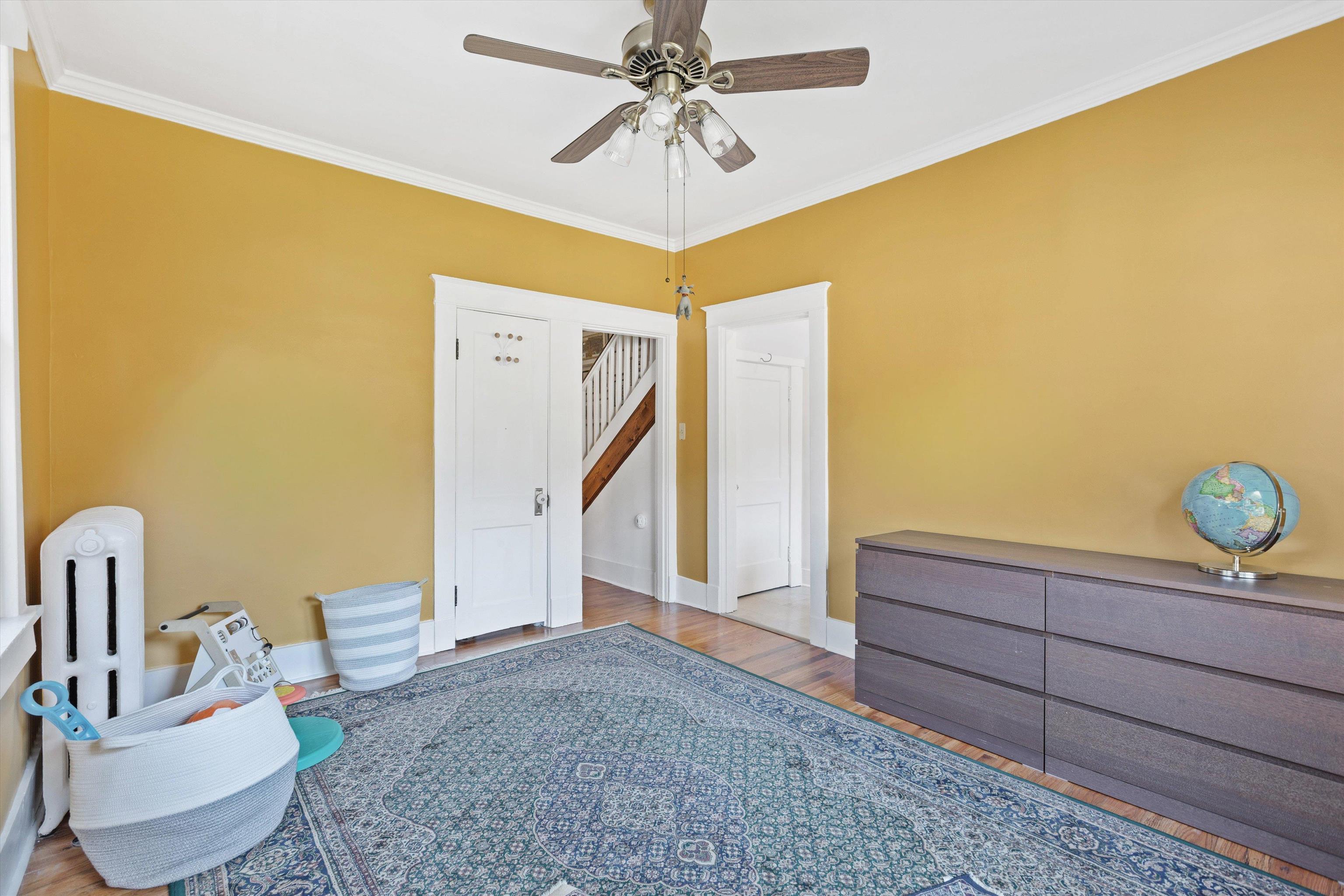 1621 LINDEN AVE
