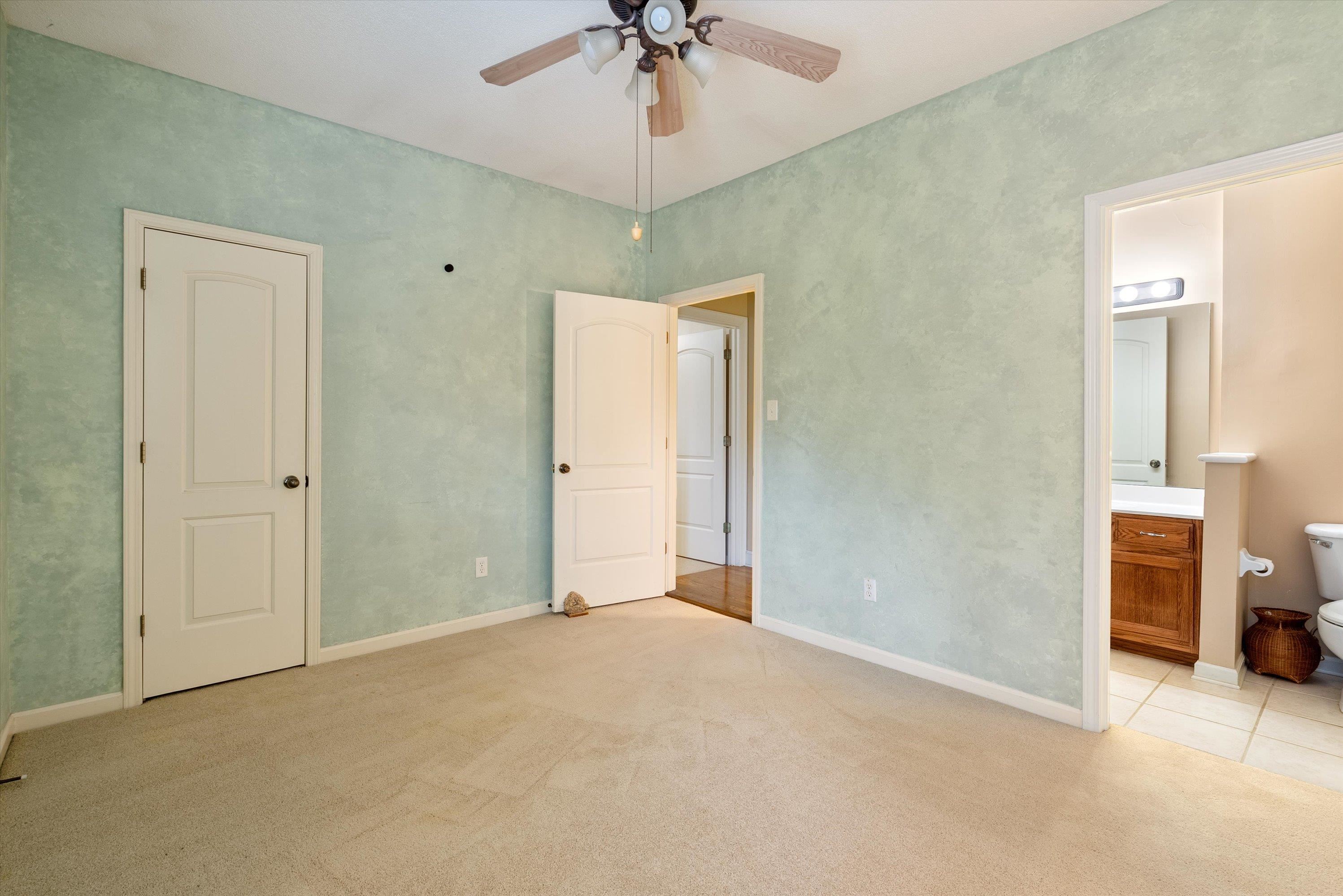 536 WARWICK WILLOW LN